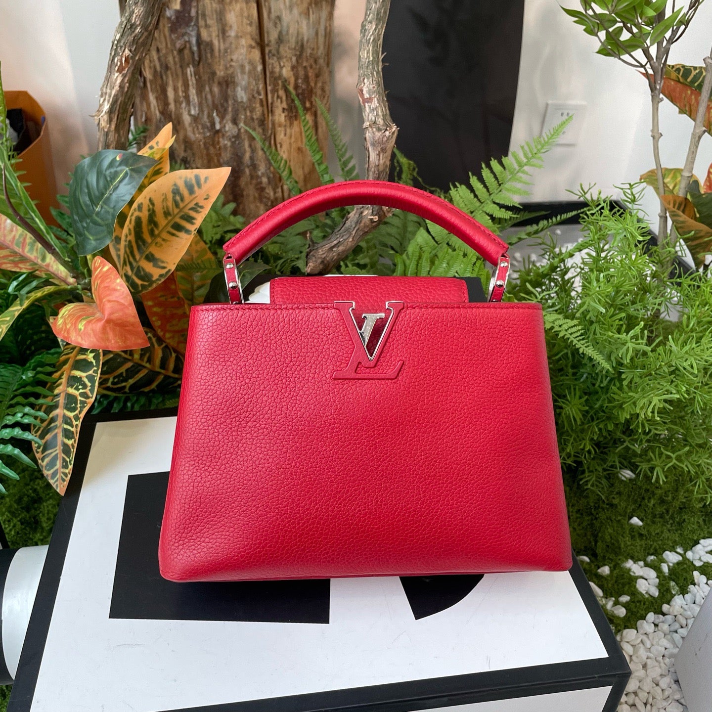 Louis Vuitton - Capucines - Leather - Red - (medium)