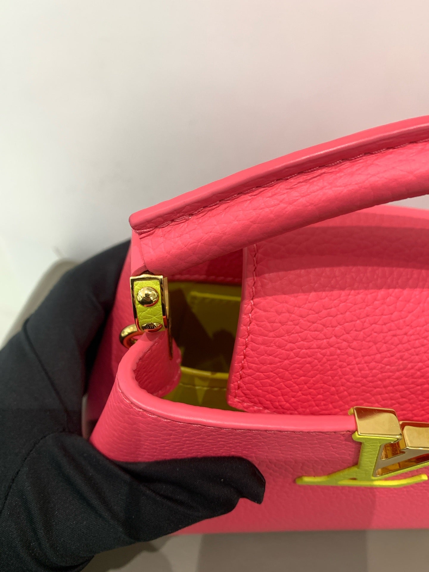 Louis Vuitton - Capucines - Leather - Red - (mini)