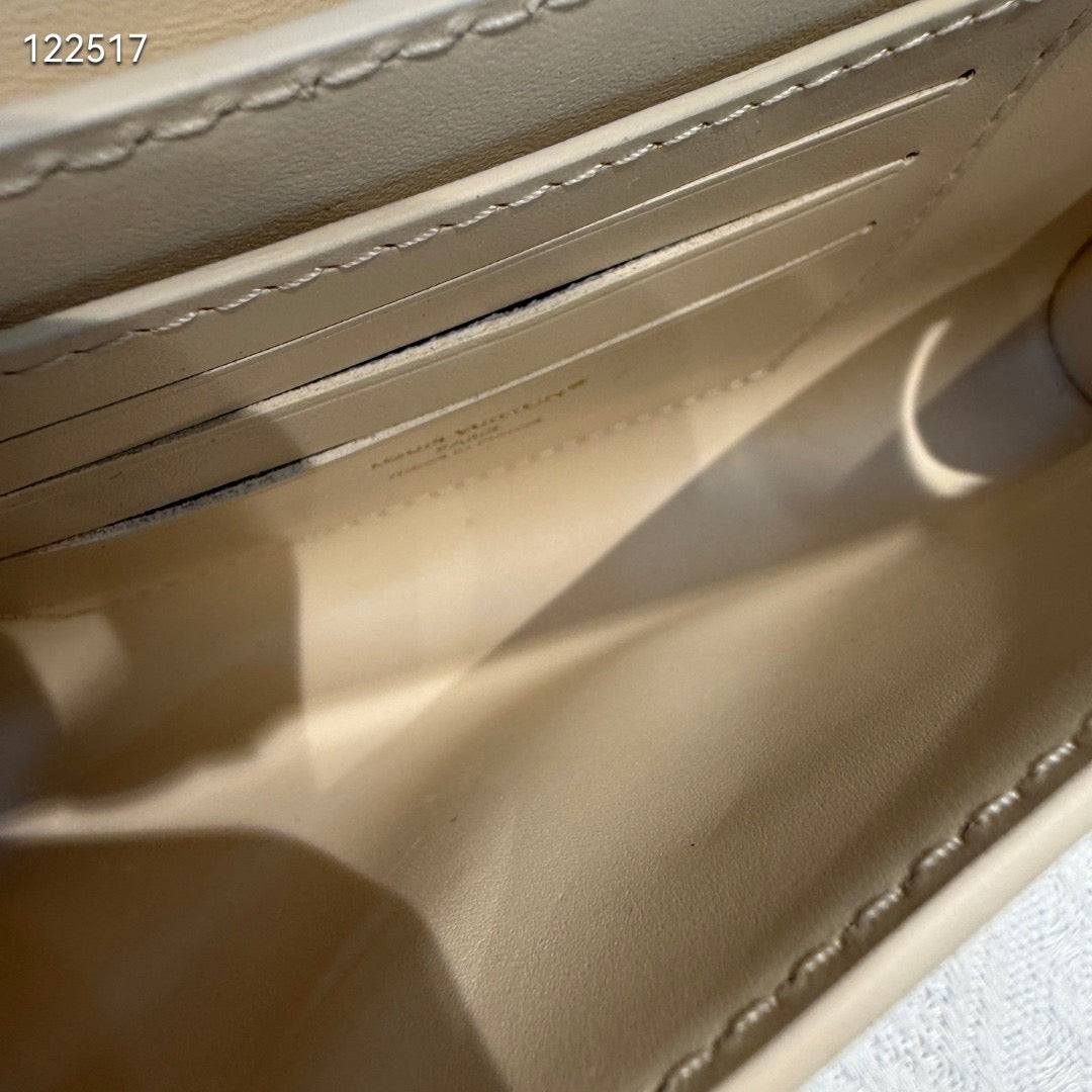 Louis Vuitton - Capucines - Leather - White - (small)