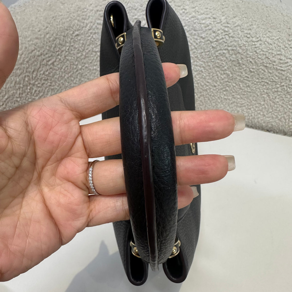 Louis Vuitton - Capucines Medium - Leather - Black - (medium)