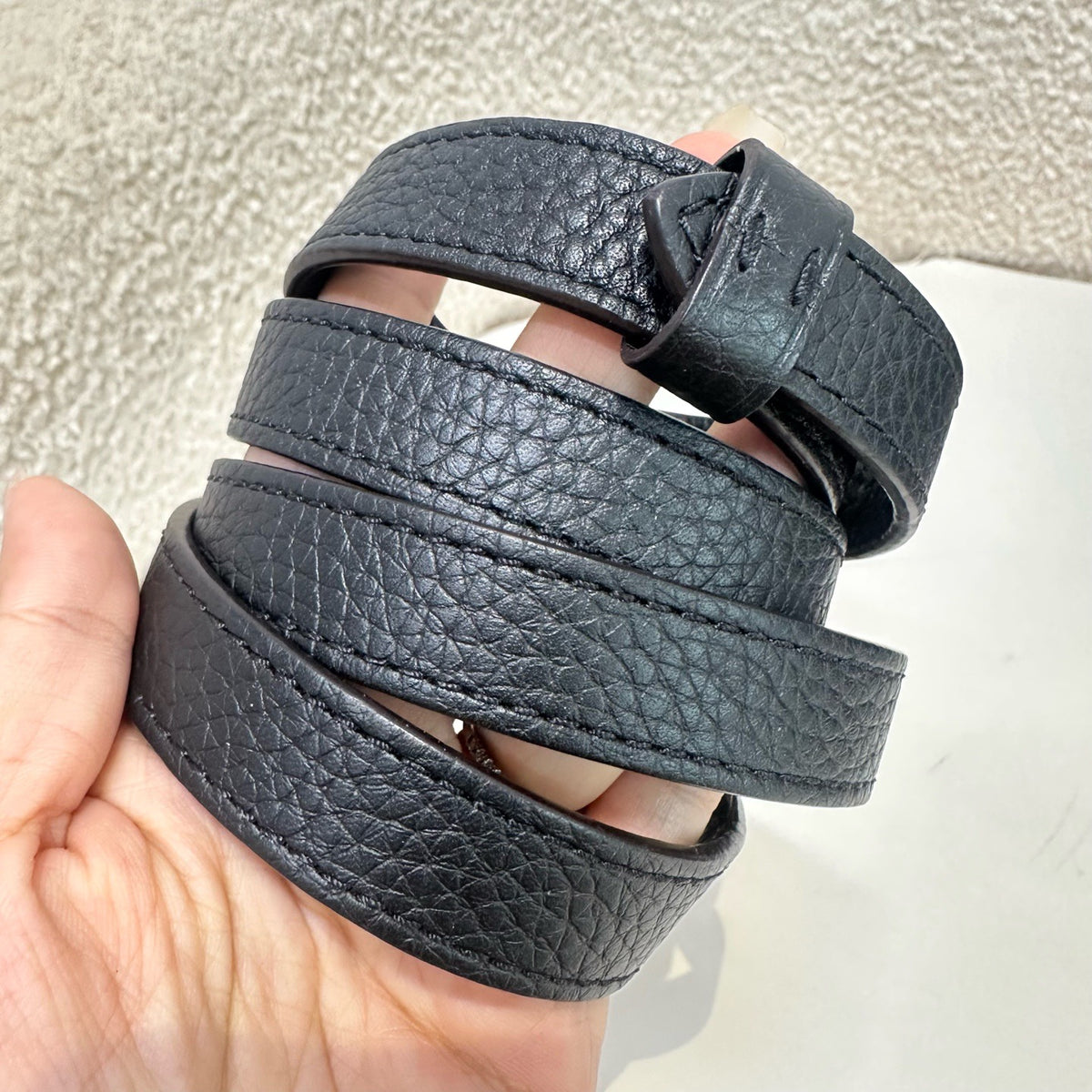 Louis Vuitton - Capucines Medium - Leather - Black - (medium)