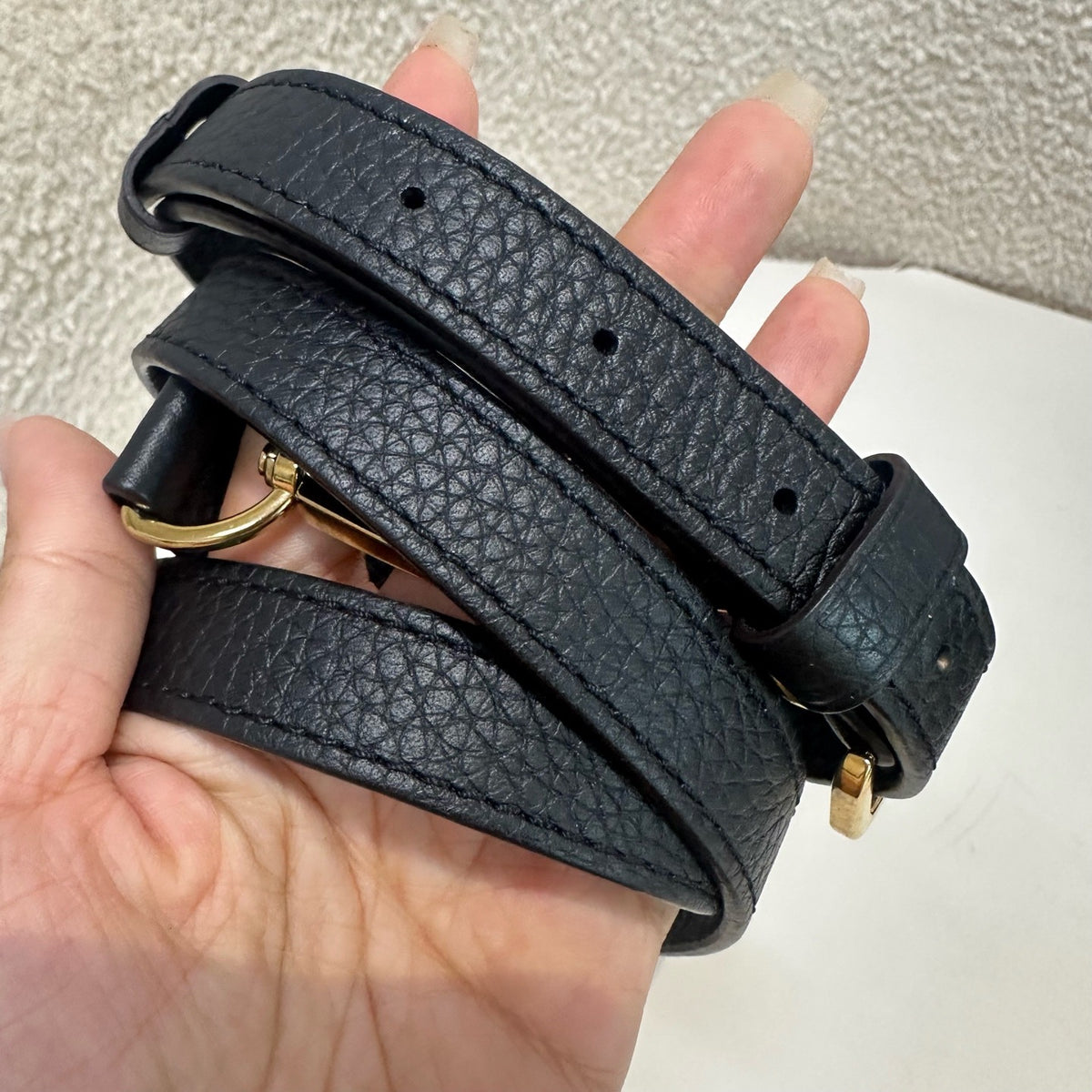 Louis Vuitton - Capucines Medium - Leather - Black - (medium)