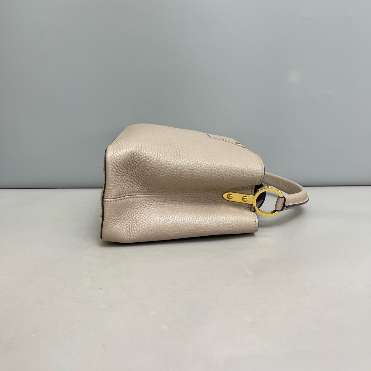 Louis Vuitton - Capucines Medium - Leather - Grey - (medium)