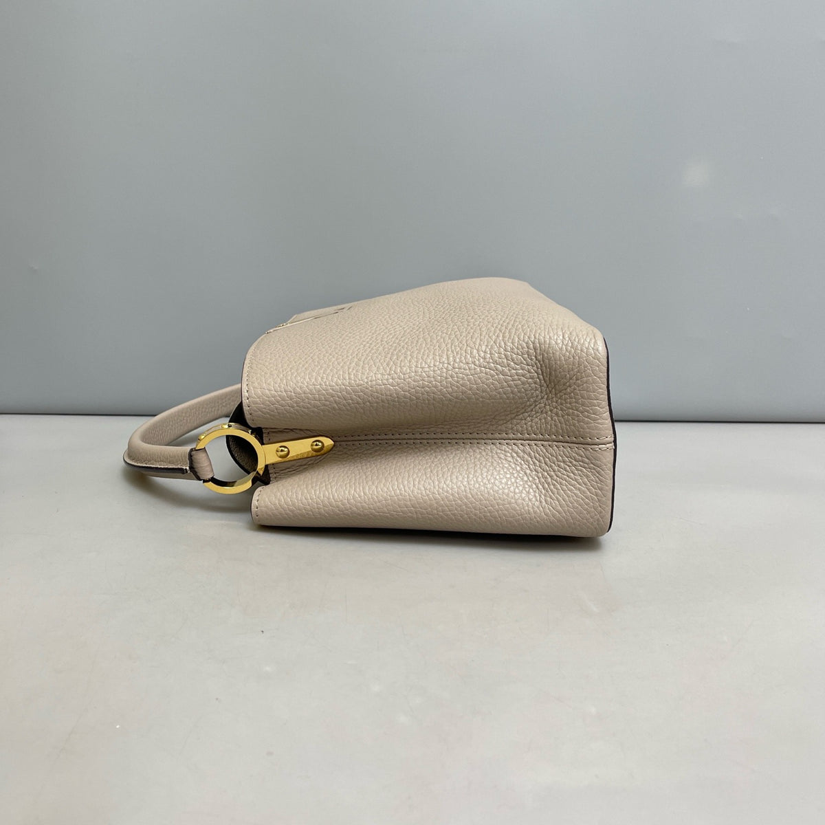 Louis Vuitton - Capucines Medium - Leather - Grey - (medium)
