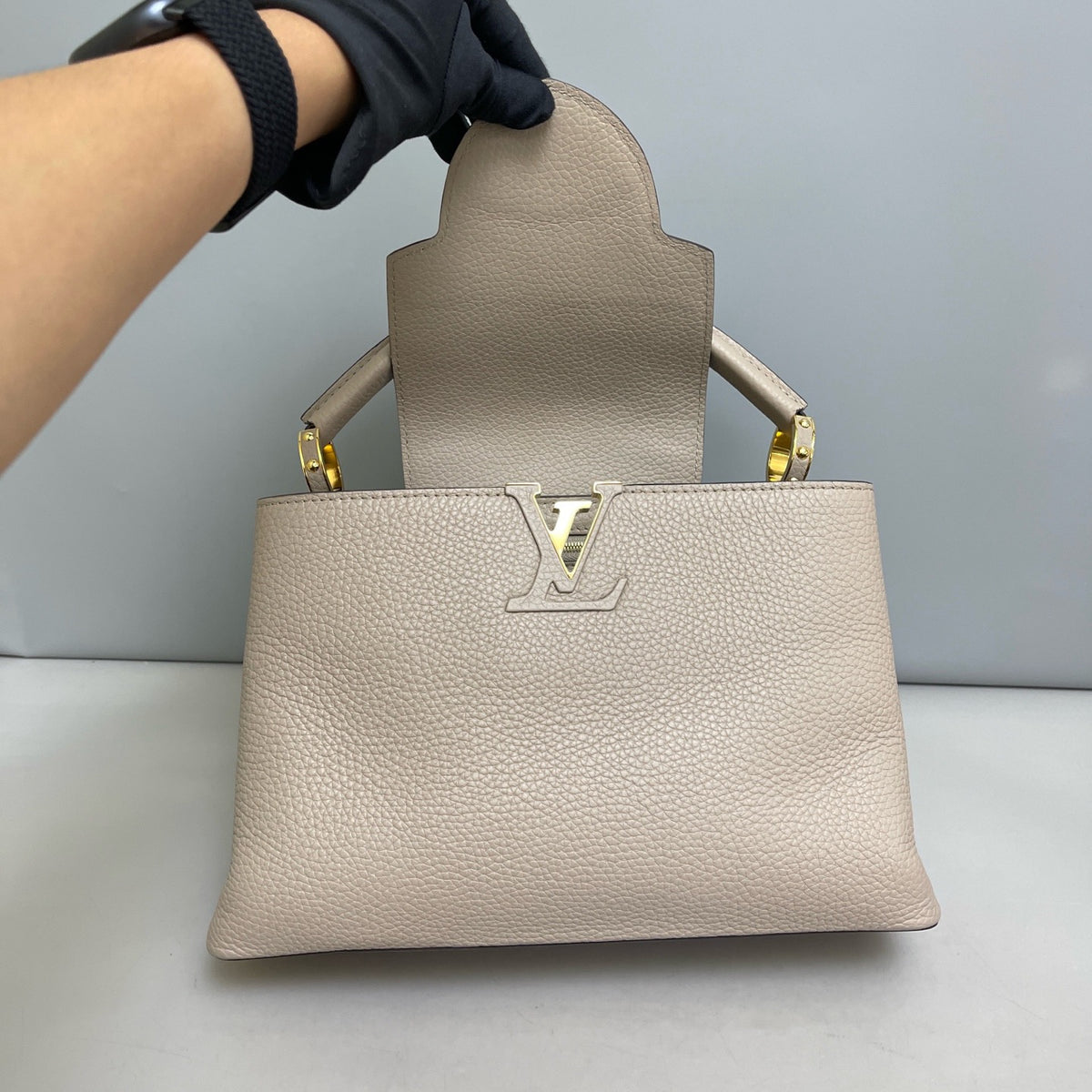 Louis Vuitton - Capucines Medium - Leather - Grey - (medium)