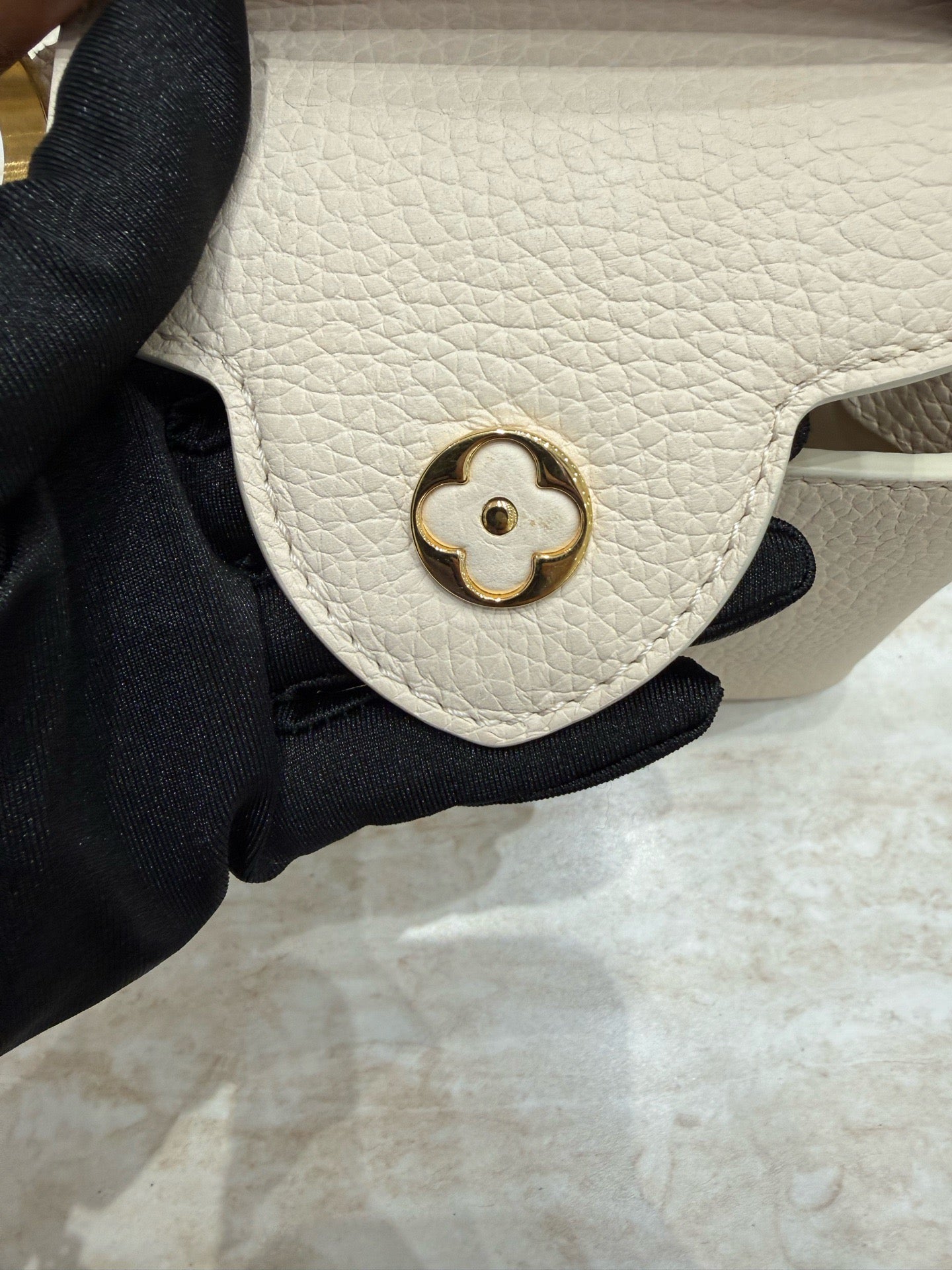 Louis Vuitton - Capucines Mini - Calfskin - White - (mini)