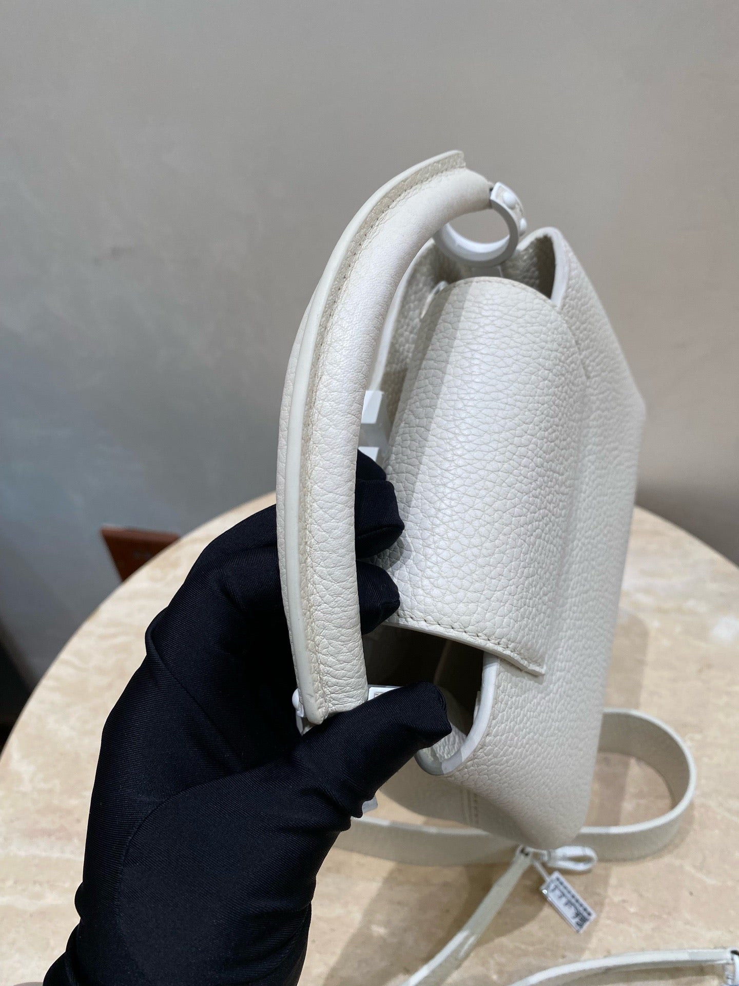 Louis Vuitton - Capucines Mini - Calfskin - White - (mini)