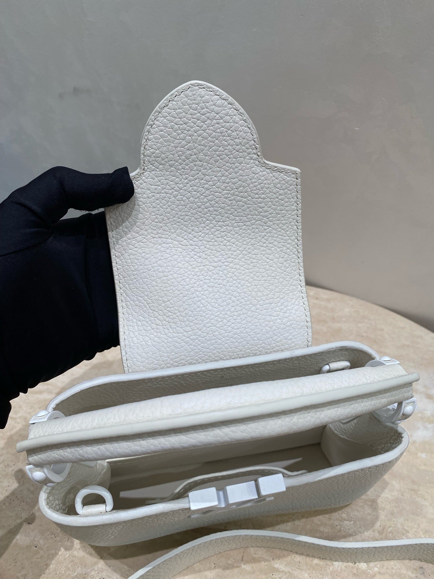 Louis Vuitton - Capucines Mini - Calfskin - White - (mini)