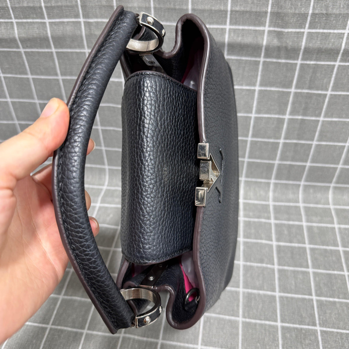 Louis Vuitton - Capucines MM - Leather - Black - (medium)