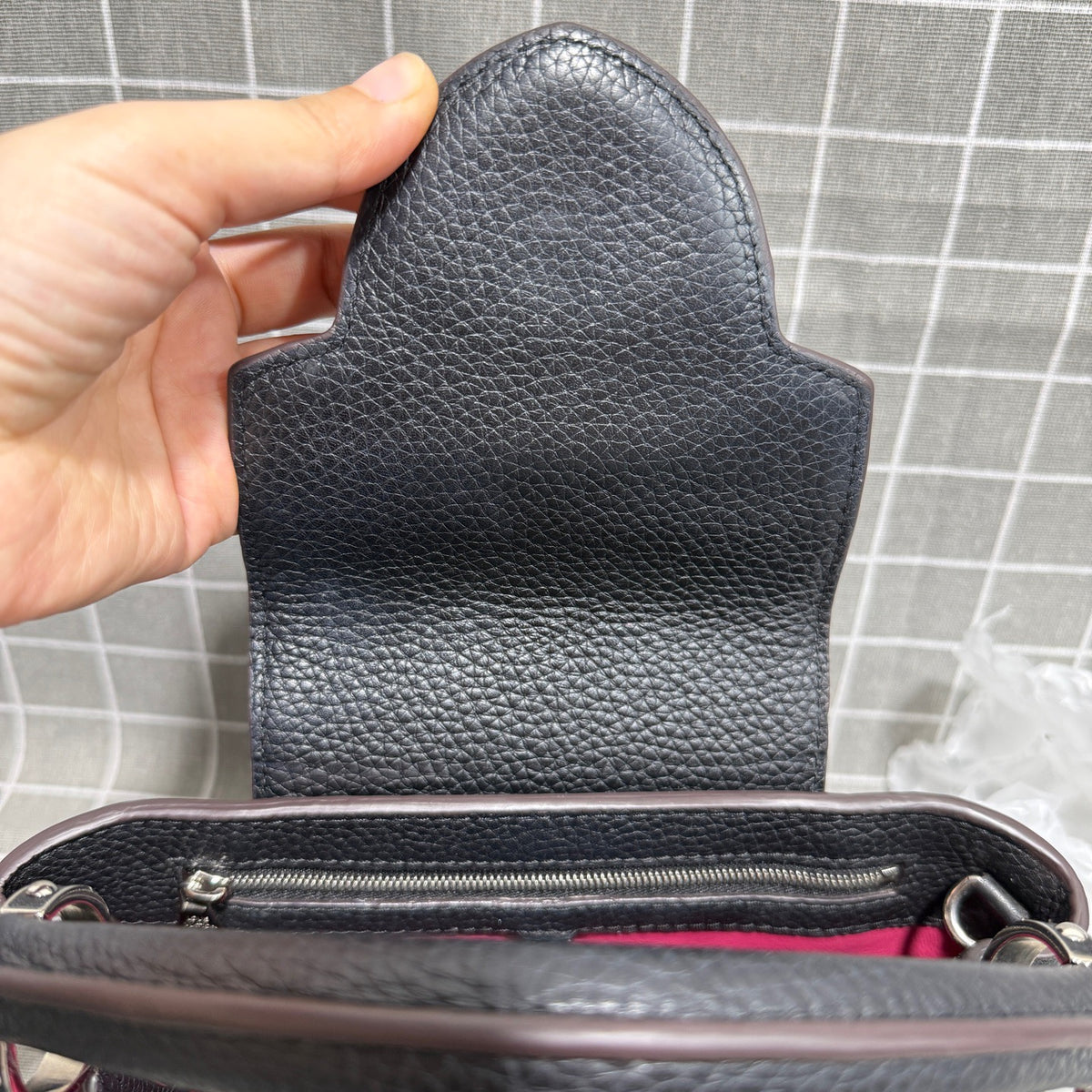 Louis Vuitton - Capucines MM - Leather - Black - (medium)