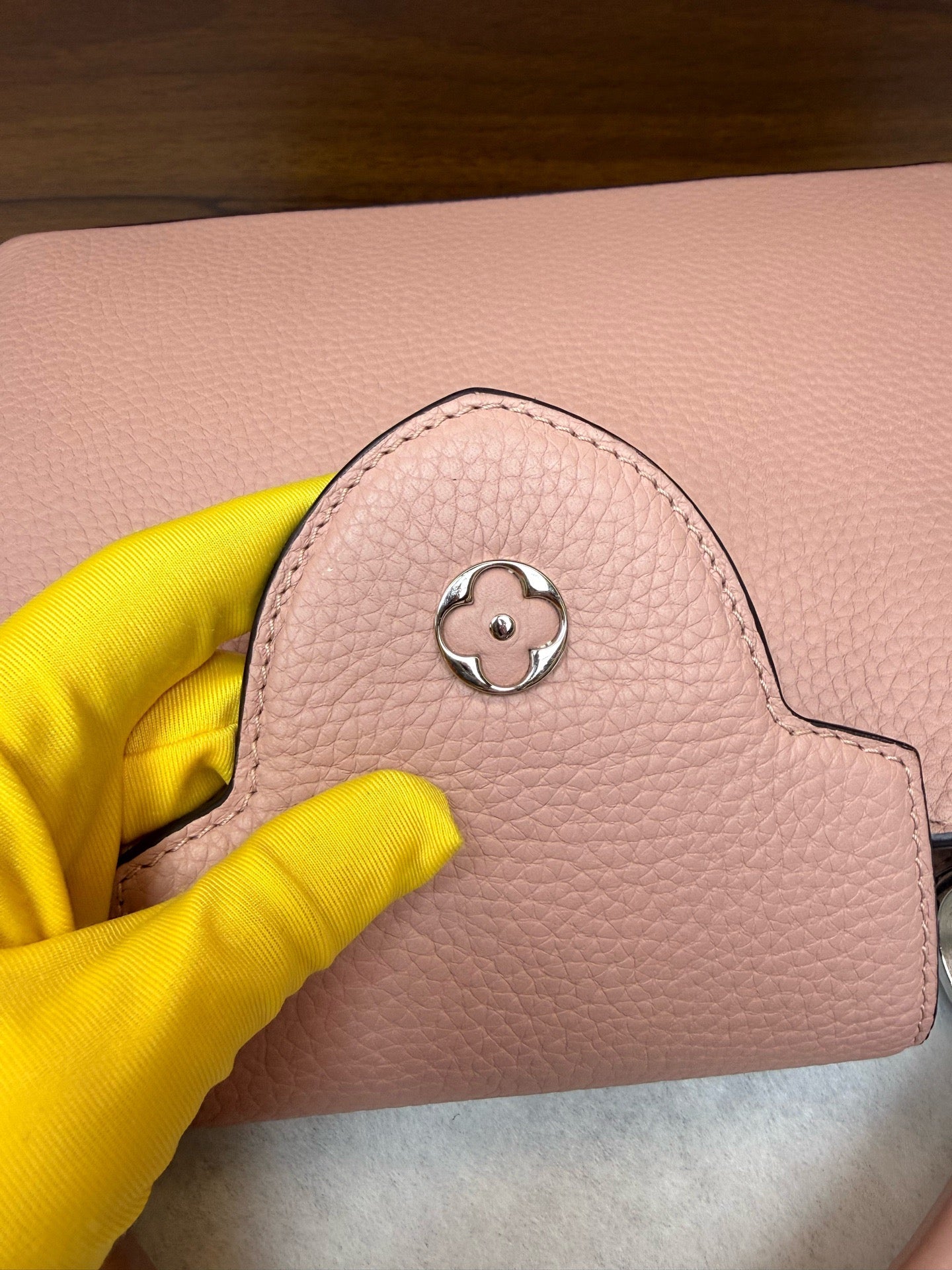 Louis Vuitton - Capucines MM - Leather - Pink - (medium)