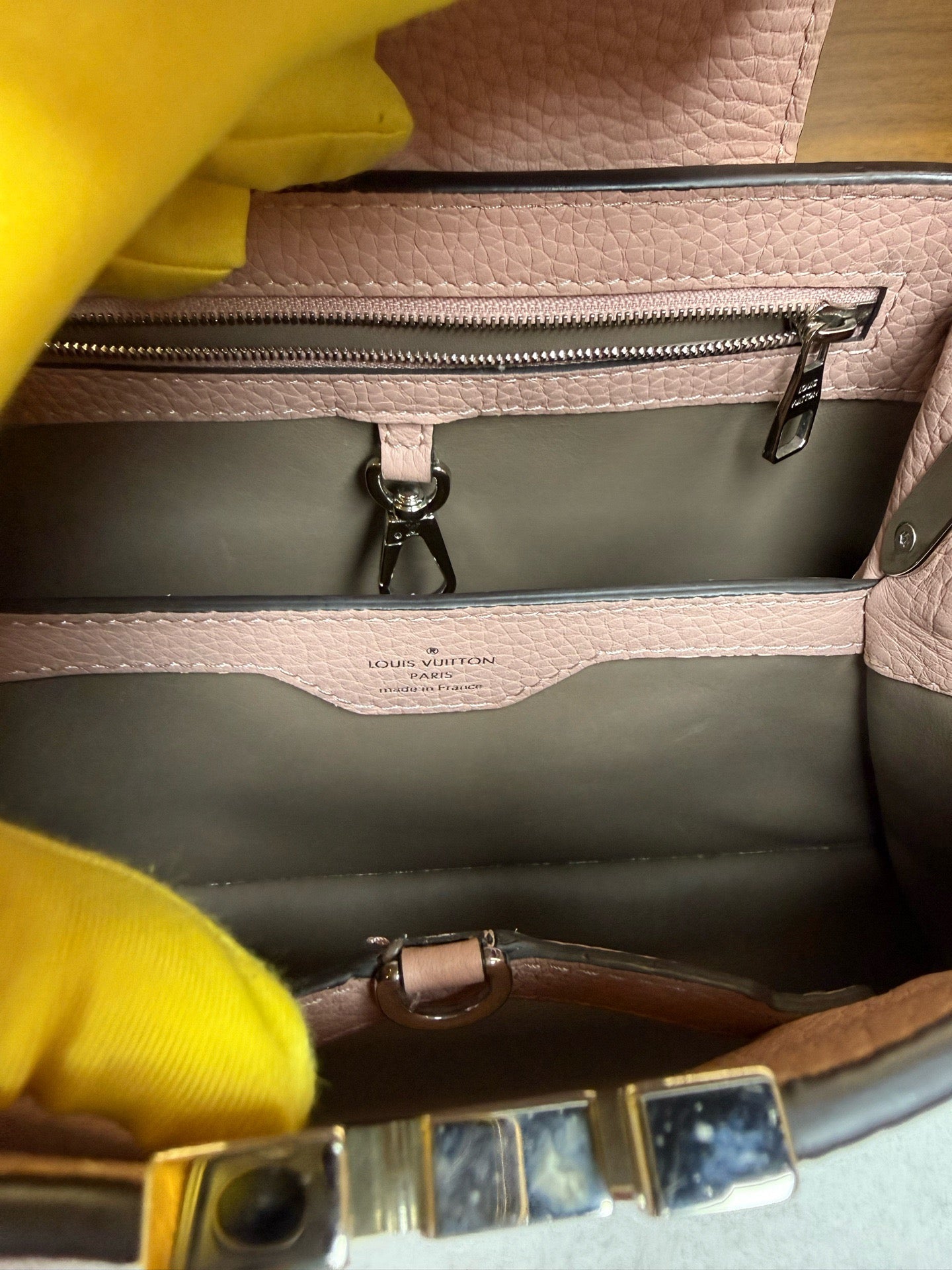 Louis Vuitton - Capucines MM - Leather - Pink - (medium)