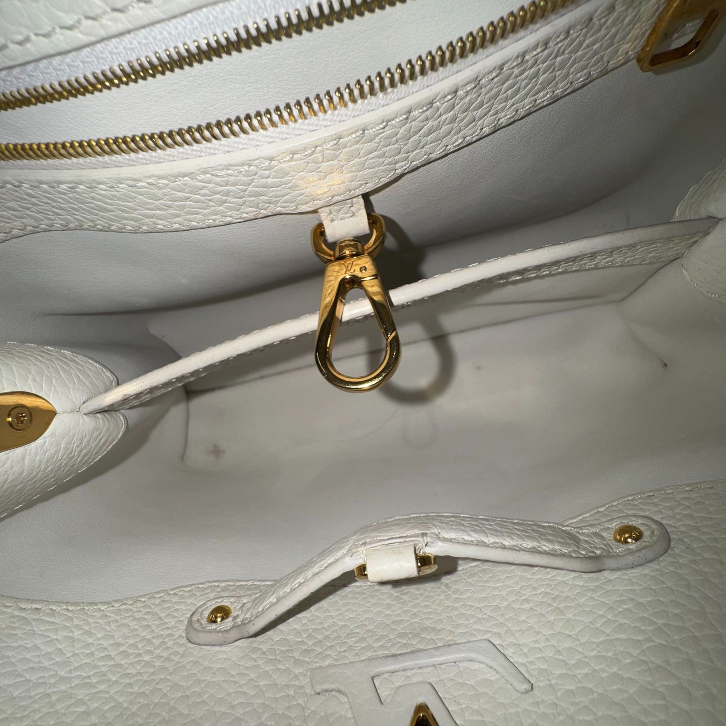 Louis Vuitton - Capucines MM Tassel Limited Edition - Taurillon leather - Off-White with Pink and Red Accents - (medium)