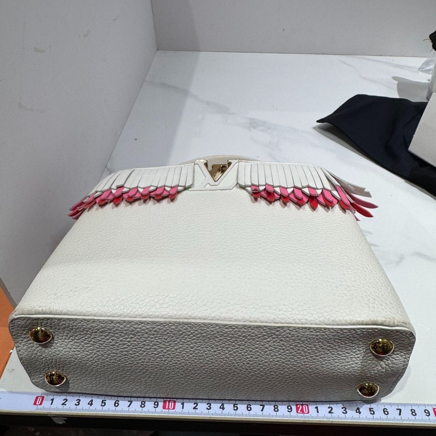 Louis Vuitton - Capucines MM Tassel Limited Edition - Taurillon leather - Off-White with Pink and Red Accents - (medium)