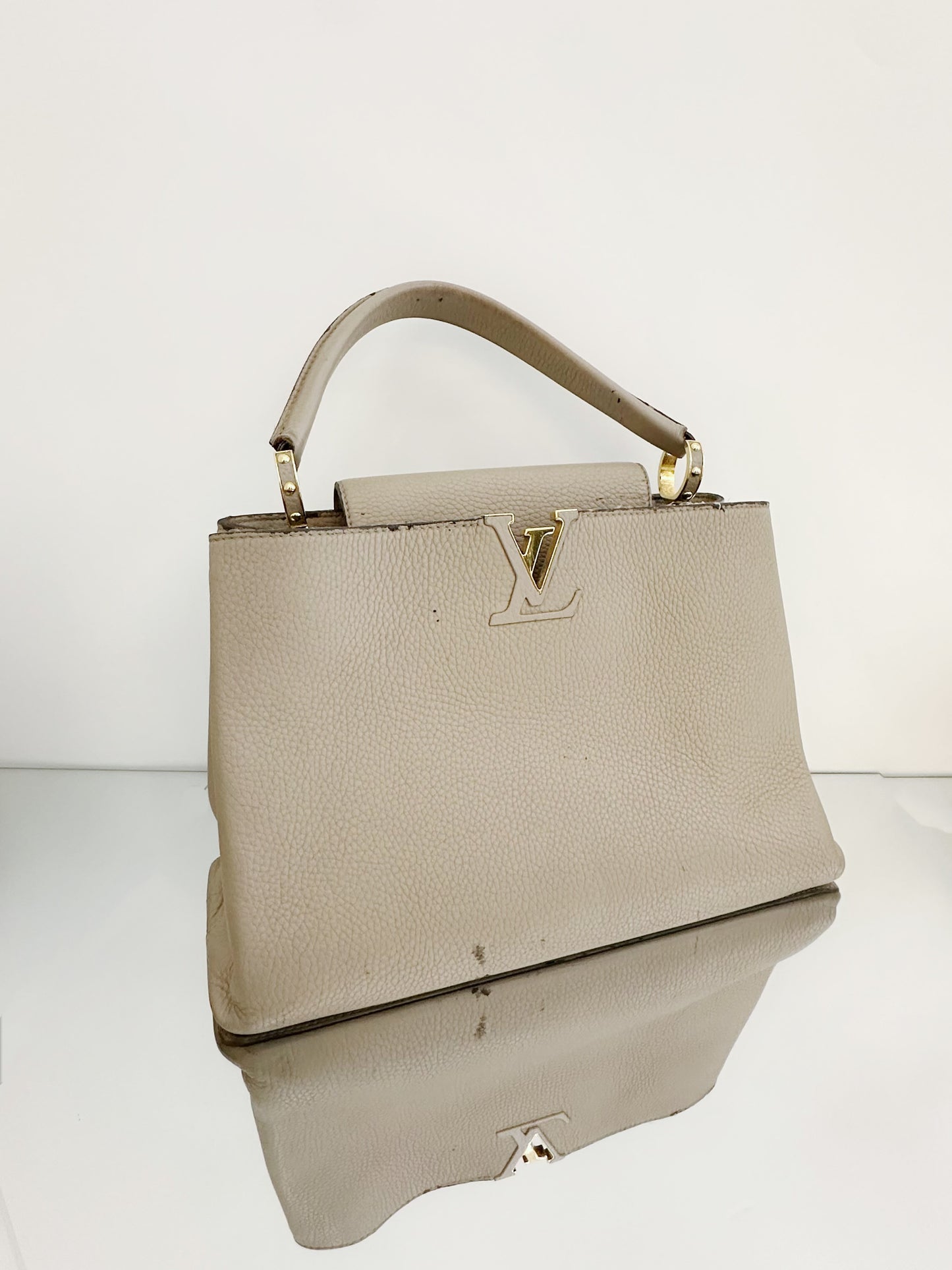 Louis Vuitton - Capucines - Pebbled leather - Elephant Grey with Gold-Tone Hardware - (Large)