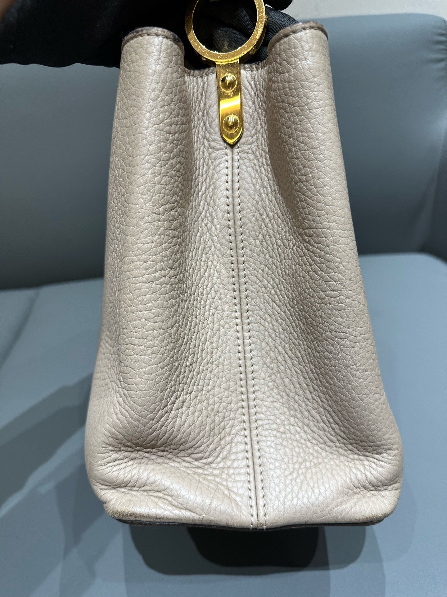 Louis Vuitton - Capucines - Pebbled leather - Elephant Grey with Gold-Tone Hardware - (Large)