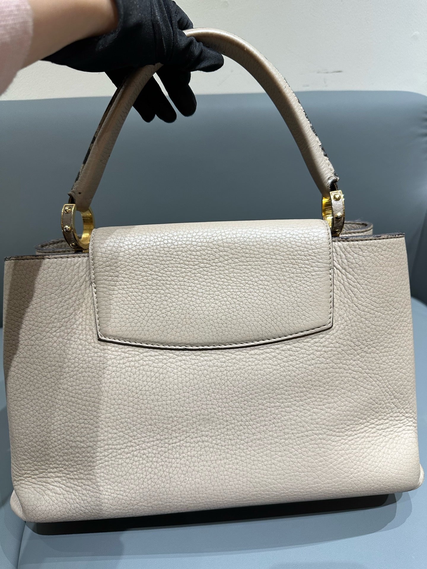 Louis Vuitton - Capucines - Pebbled leather - Elephant Grey with Gold-Tone Hardware - (Large)