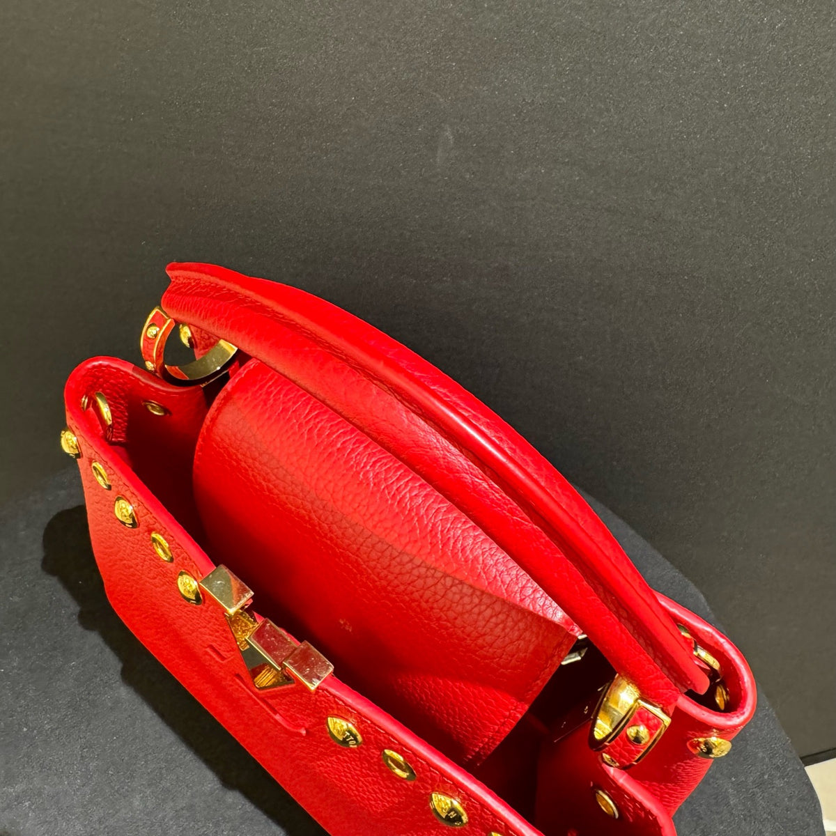 Louis Vuitton - Capucines Small - Leather - Red - (small)