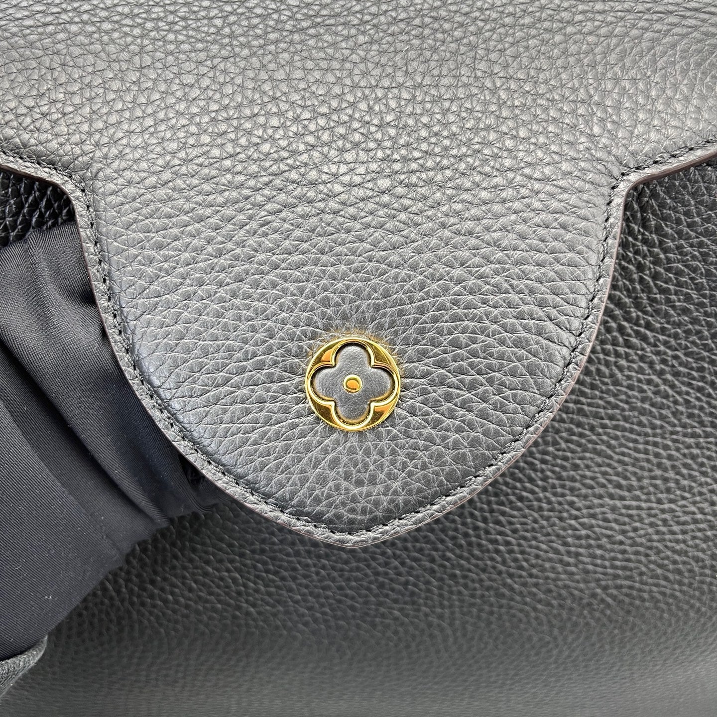 Louis Vuitton - Capucines - Taurillon leather - Black - (Large)