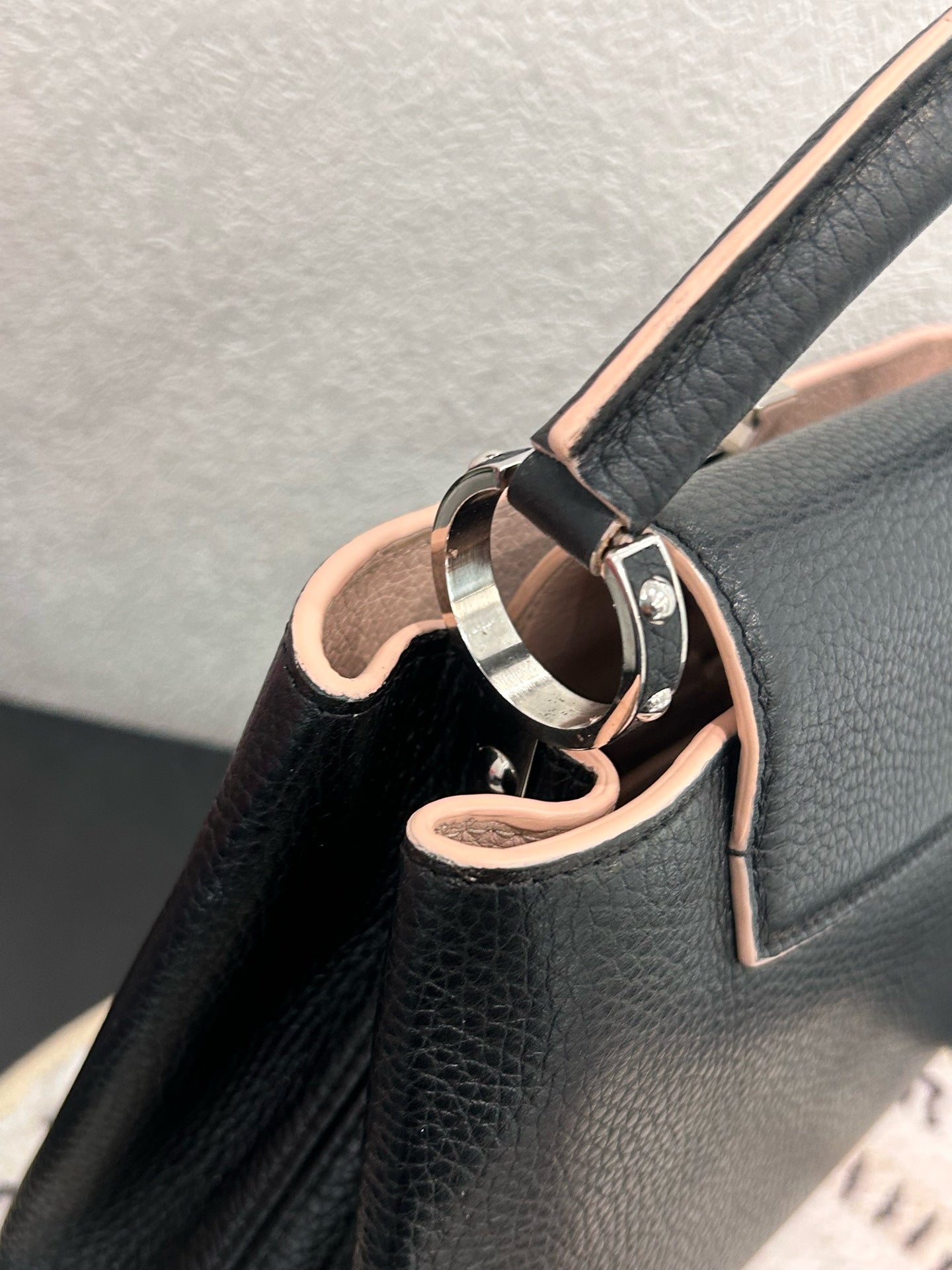 Louis Vuitton - Capucines - Taurillon leather - Black with Pink interior - (Mini)