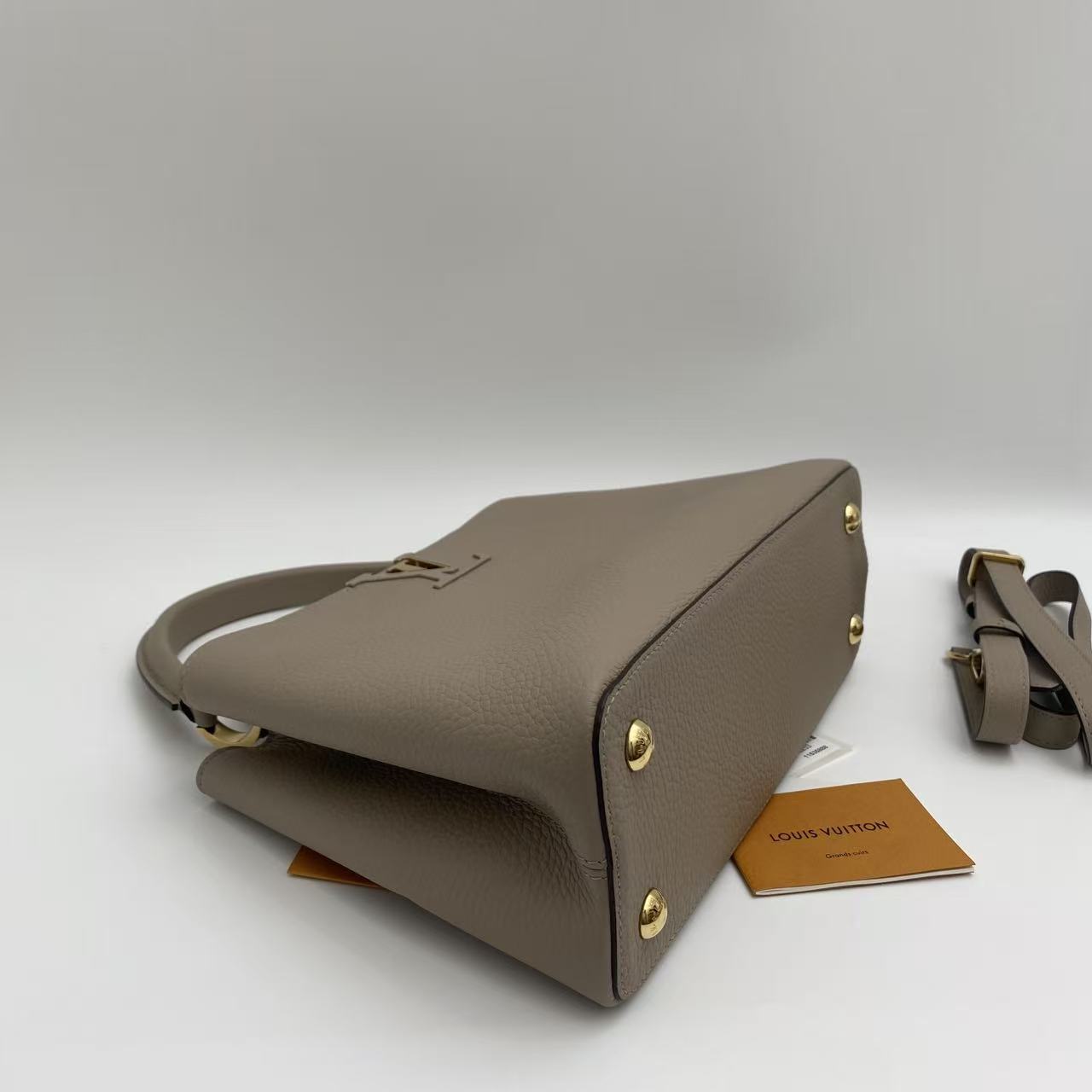Louis Vuitton - Capucines - Taurillon leather - Grey - (medium)
