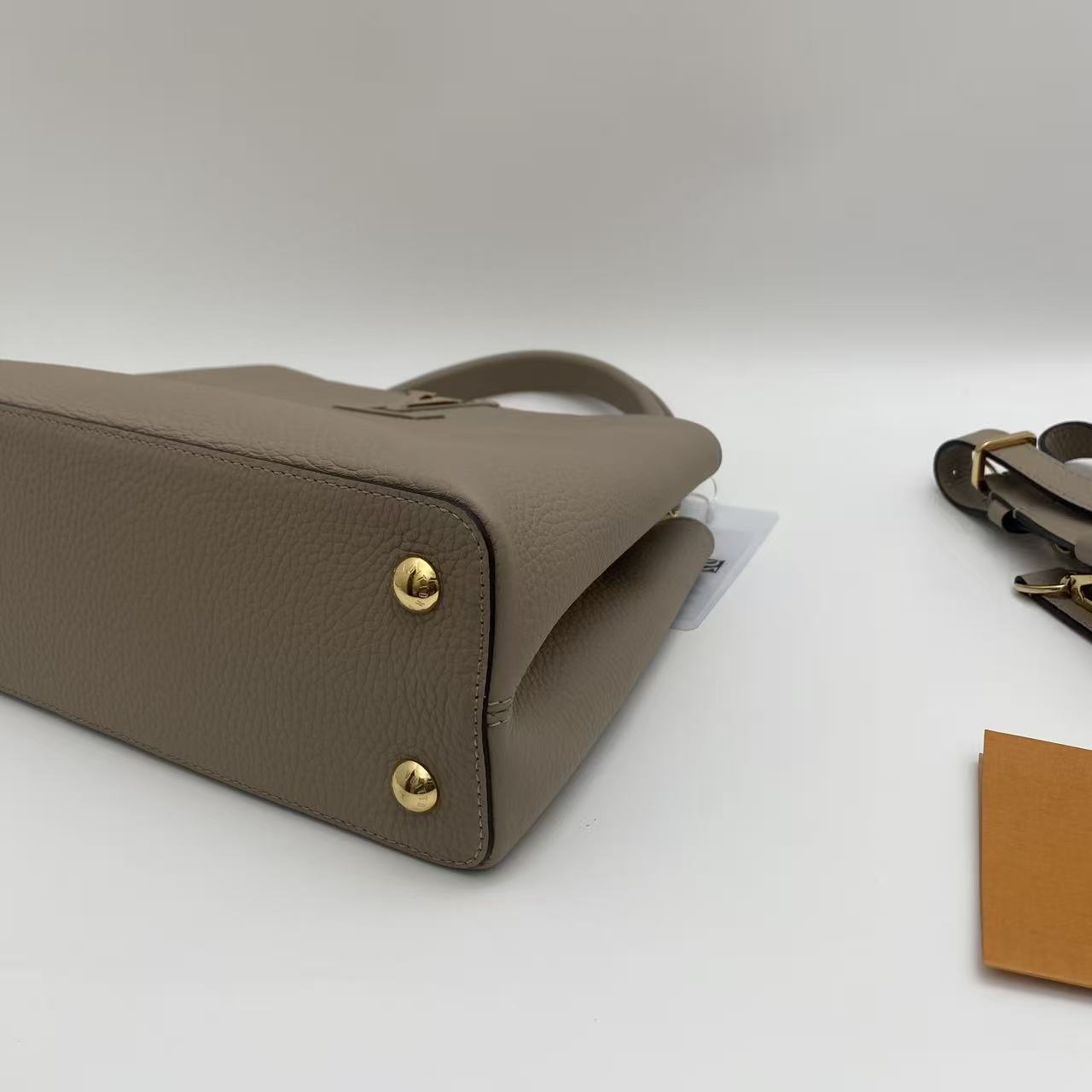 Louis Vuitton - Capucines - Taurillon leather - Grey - (medium)