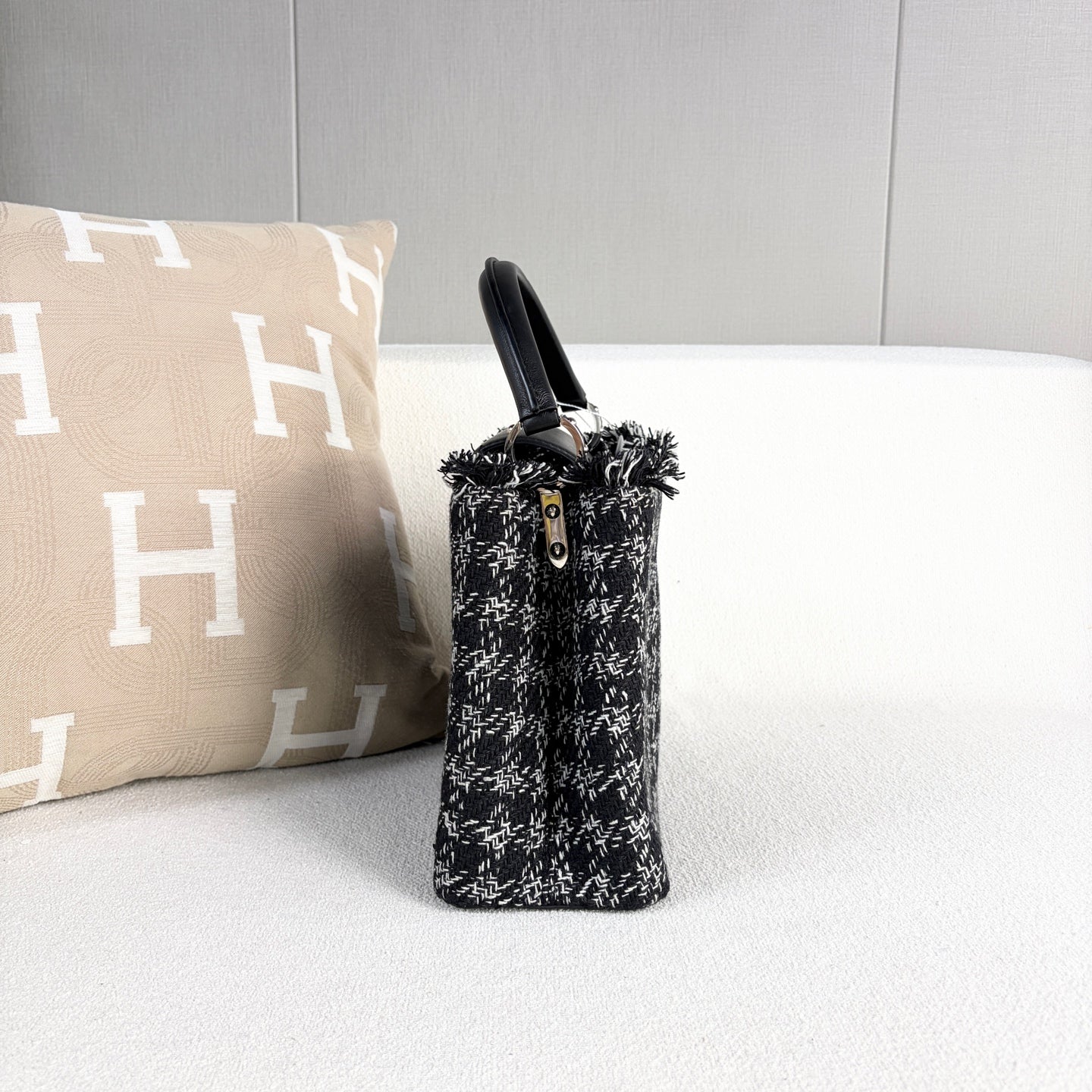 Louis Vuitton - Capucines - Tweed - Multicolour - (medium)