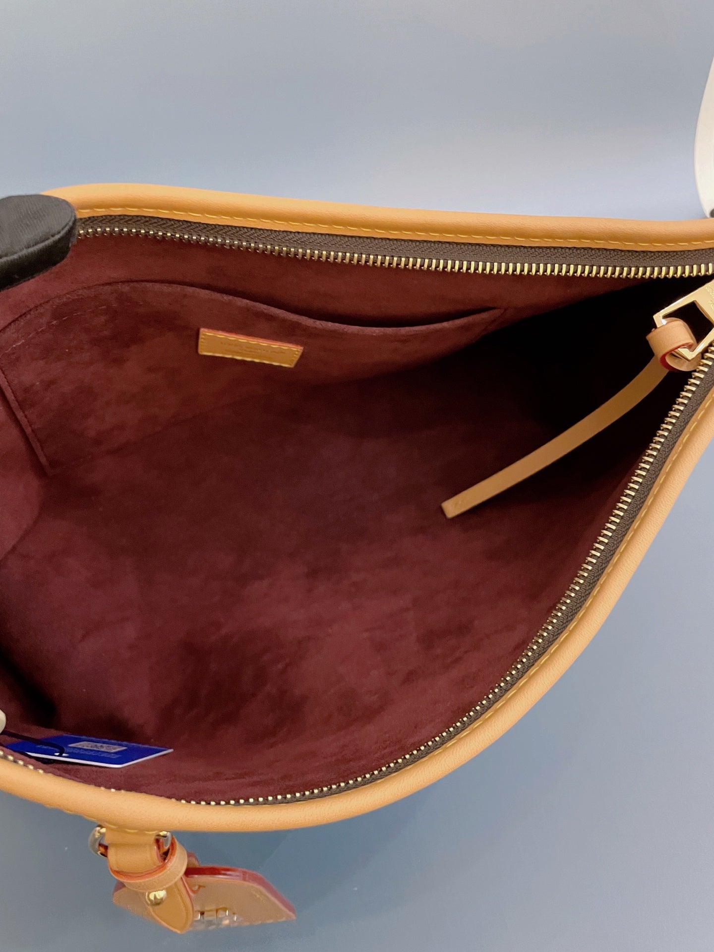 Louis Vuitton - Carryall East West - Leather - Brown - (medium)