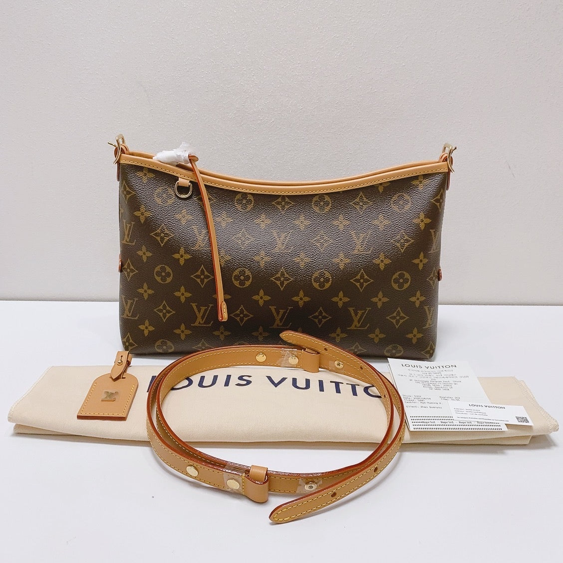 Louis Vuitton - Carryall East West - Synthetic - Brown - (small)