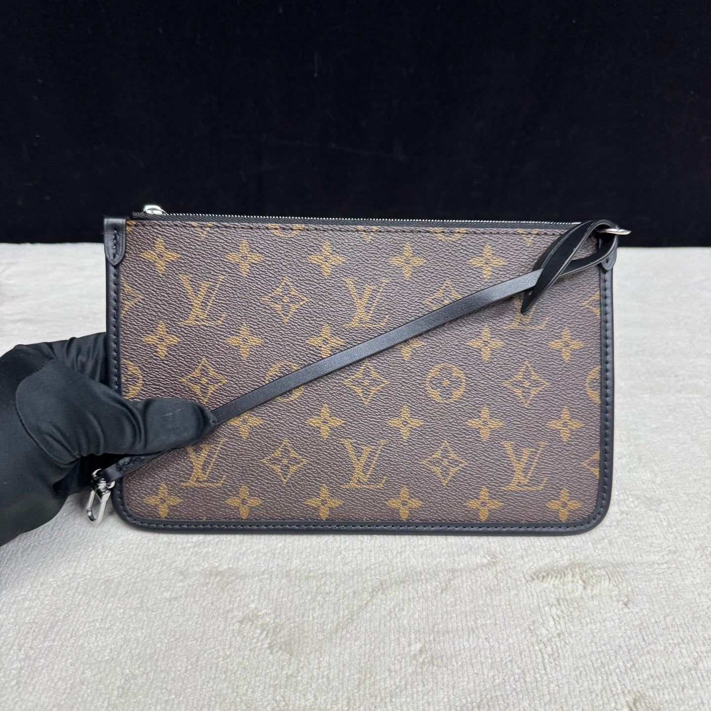 Louis Vuitton - Carryall - Leather - Black - (Medium)