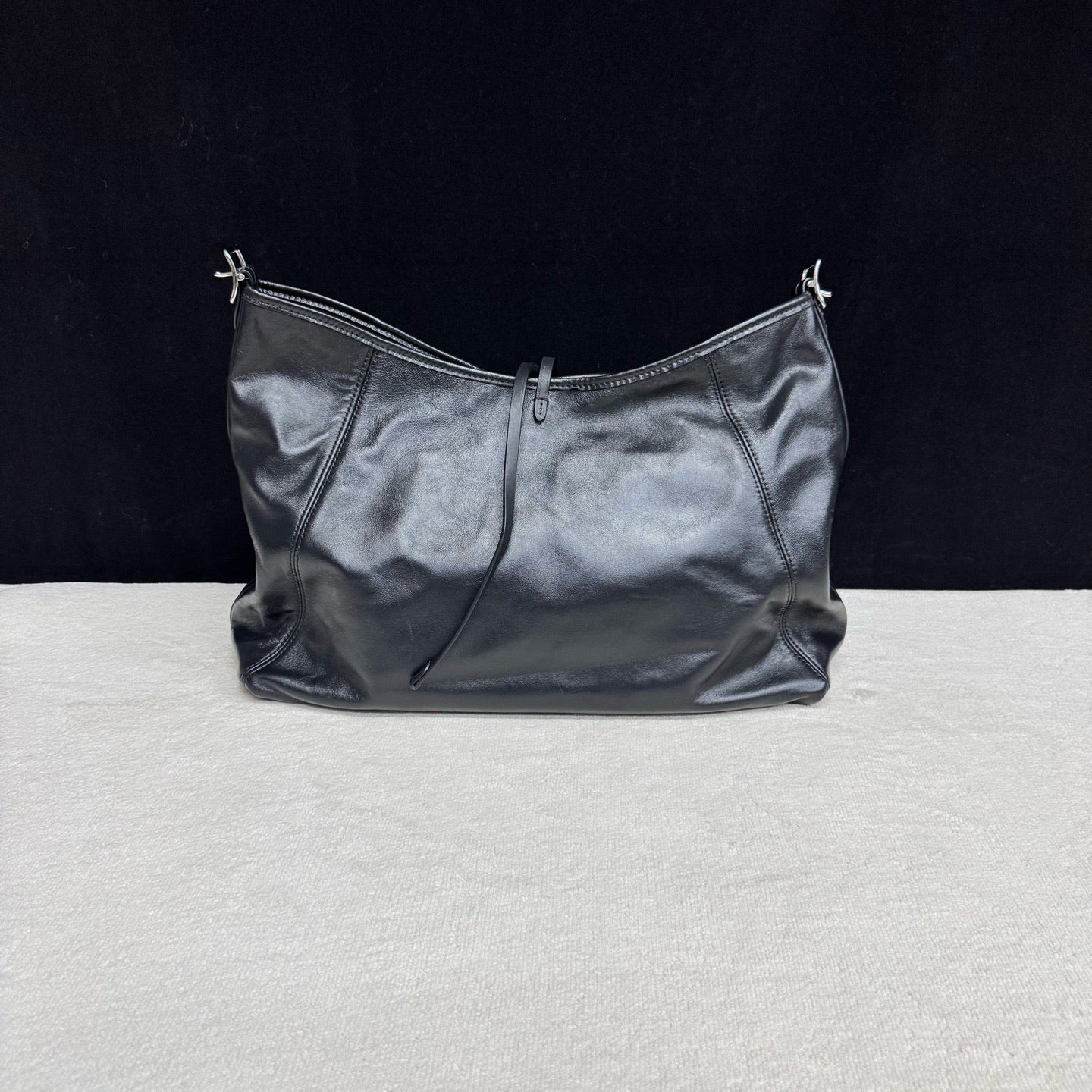 Louis Vuitton - Carryall - Leather - Black - (Medium)