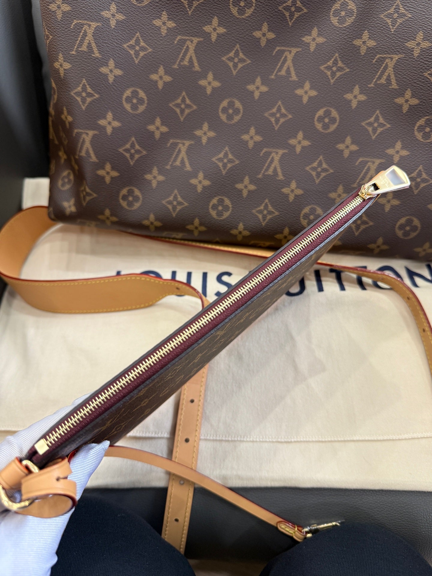 Louis Vuitton - Carryall - Leather - Brown - (medium)