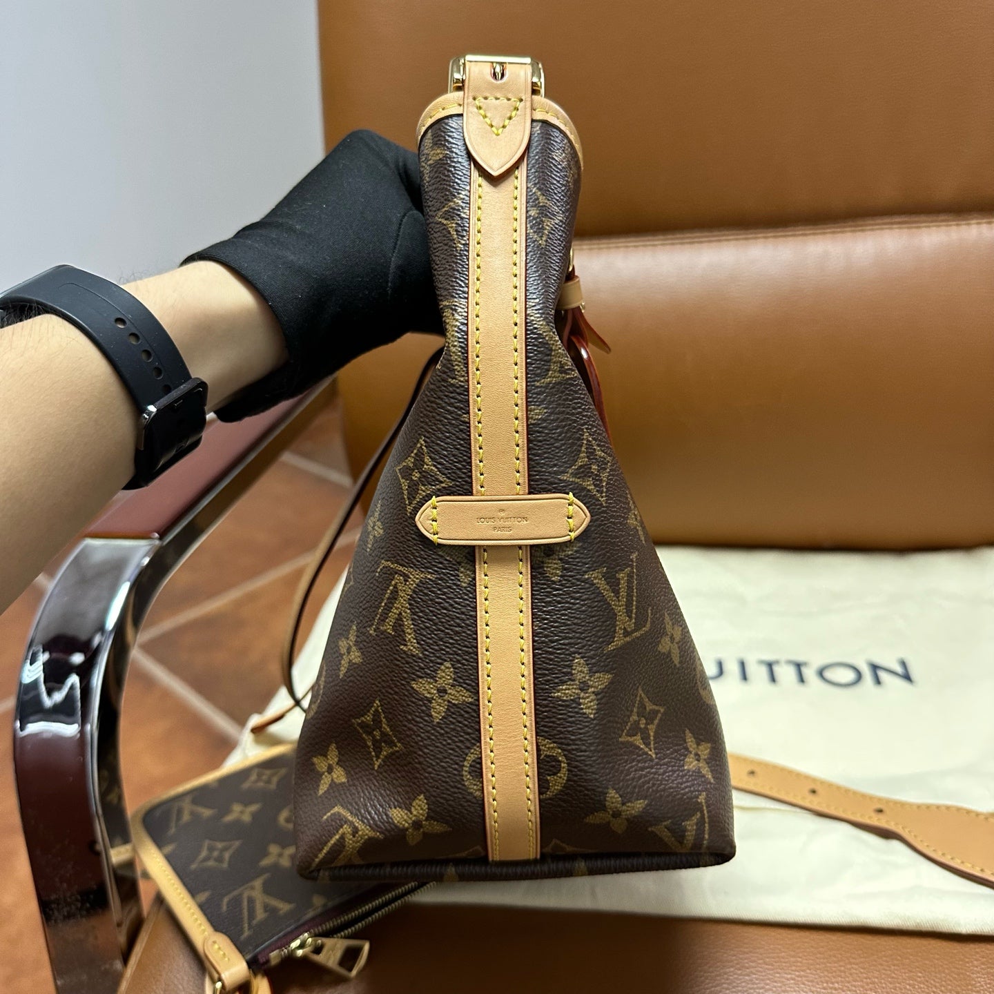 Louis Vuitton - Carryall - Leather - Brown - (Small)