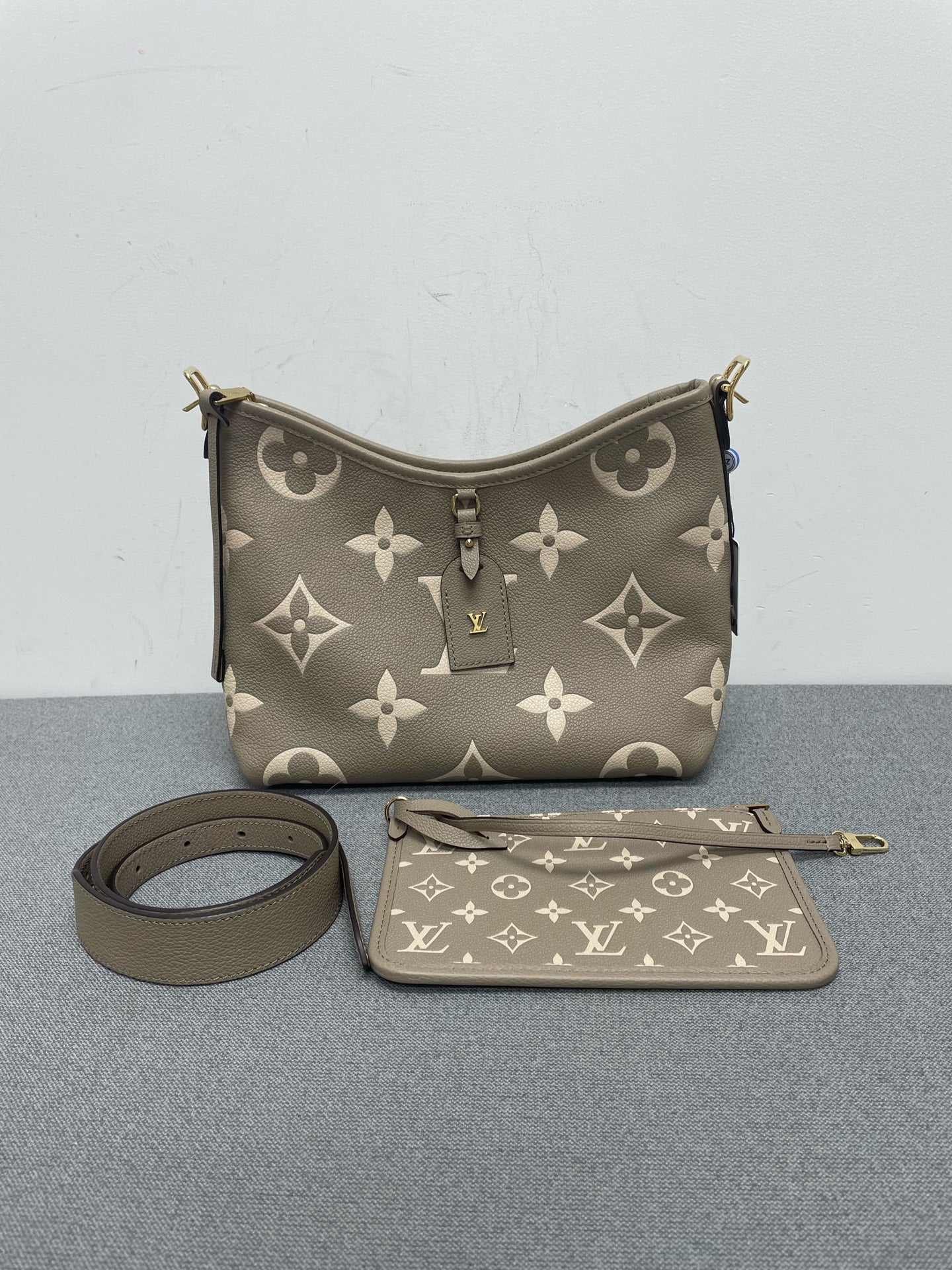 Louis Vuitton - Carryall - Leather - Grey - (small)