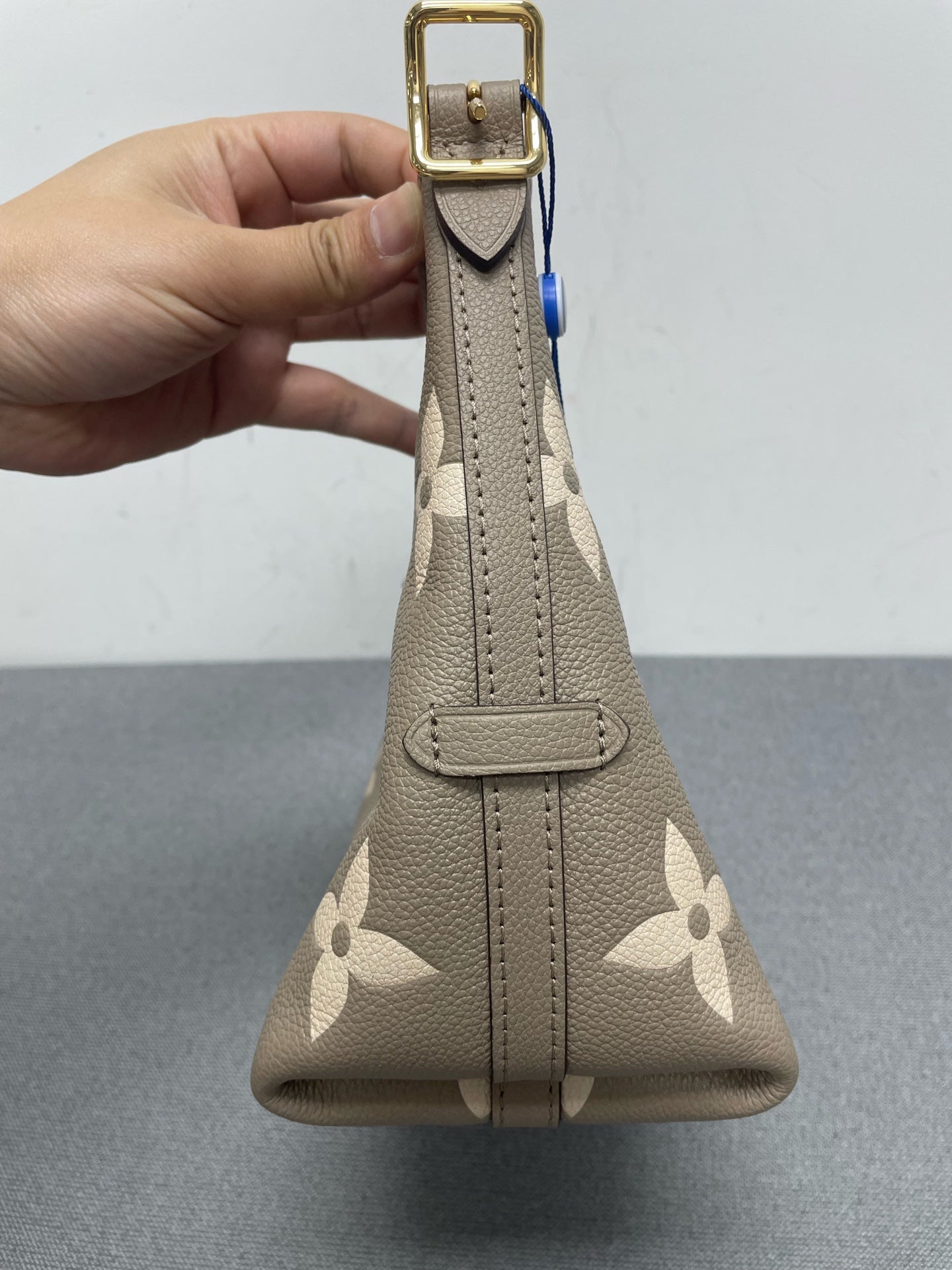 Louis Vuitton - Carryall - Leather - Grey - (small)