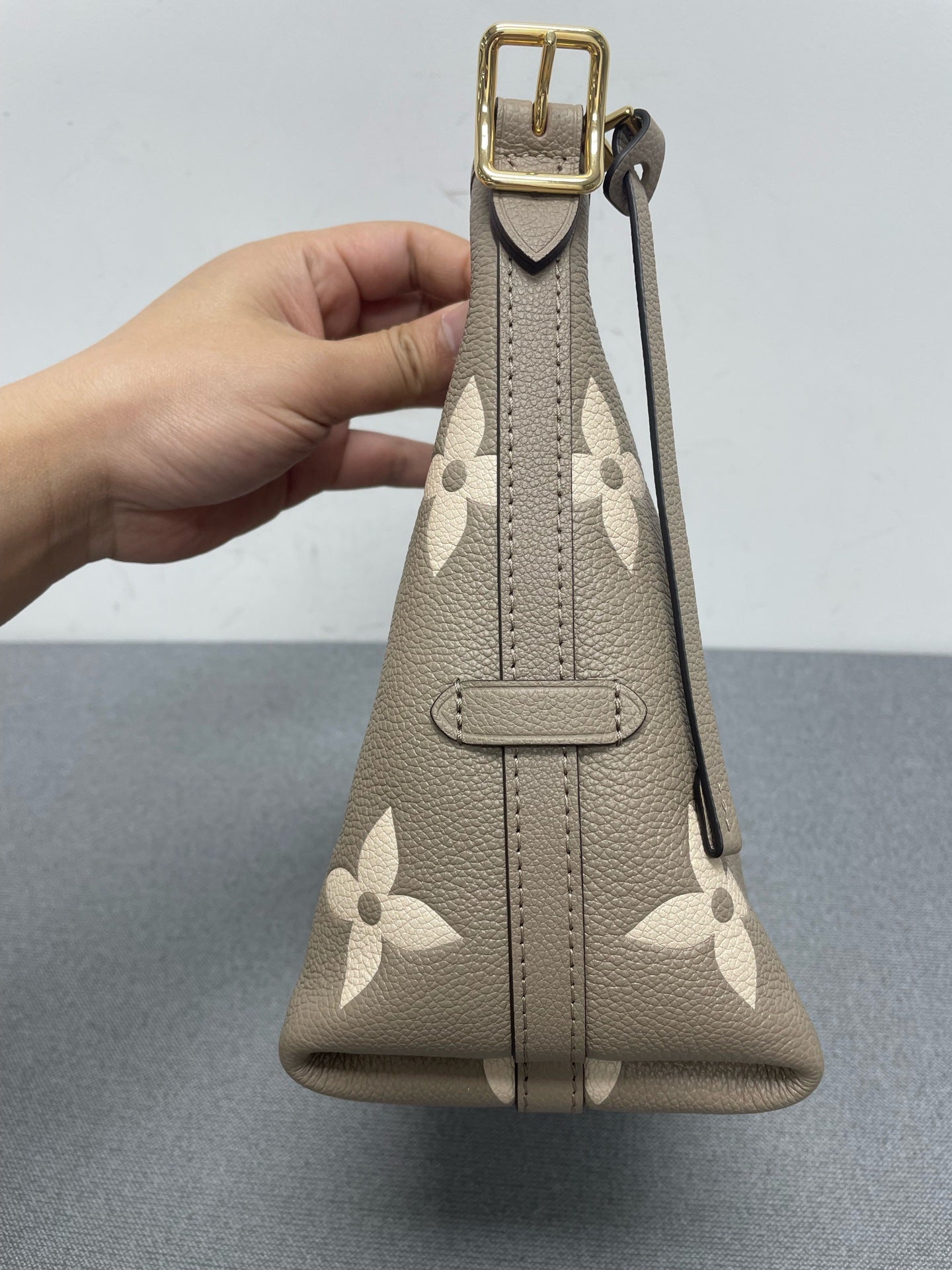 Louis Vuitton - Carryall - Leather - Grey - (small)