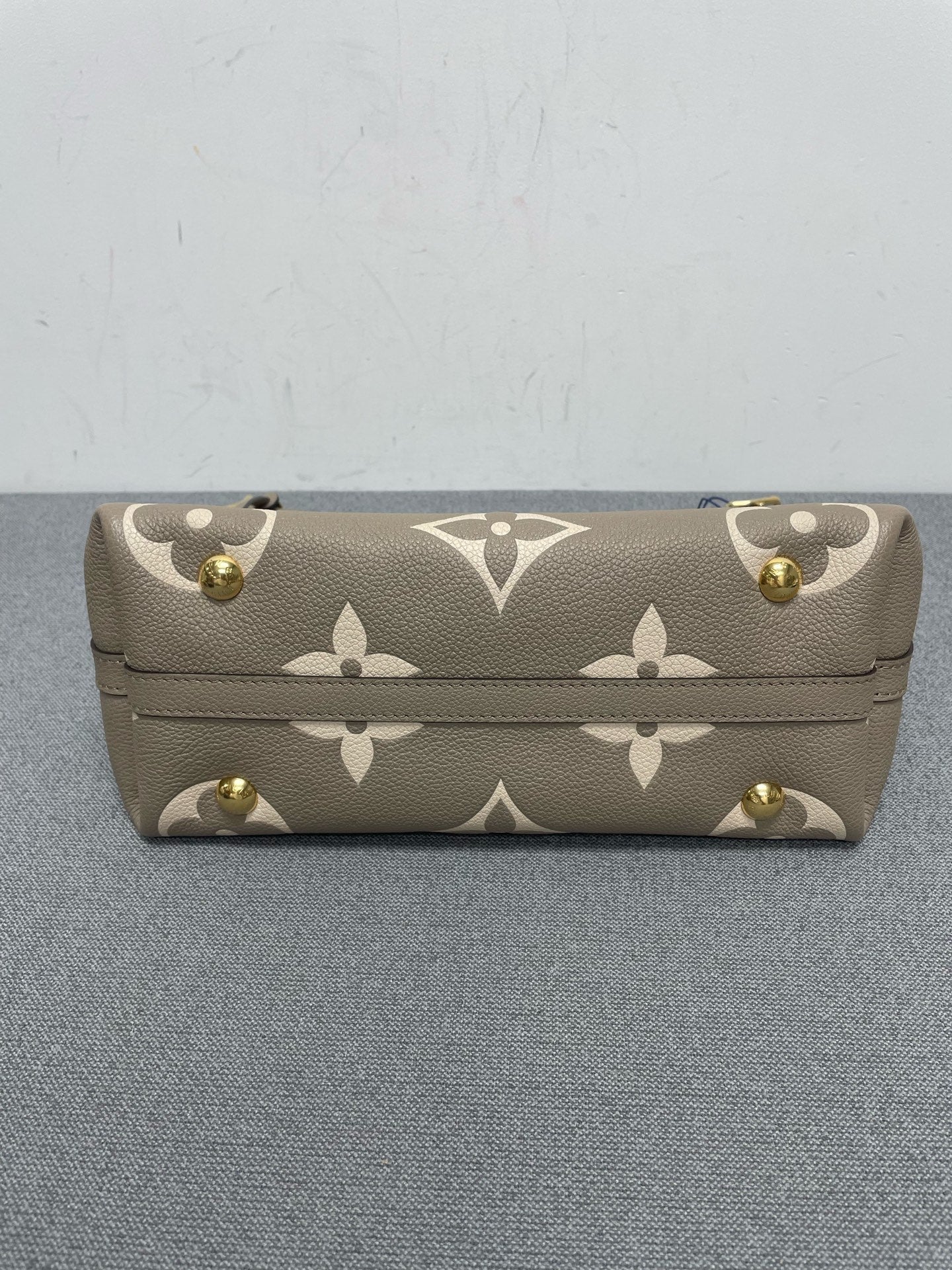 Louis Vuitton - Carryall - Leather - Grey - (small)
