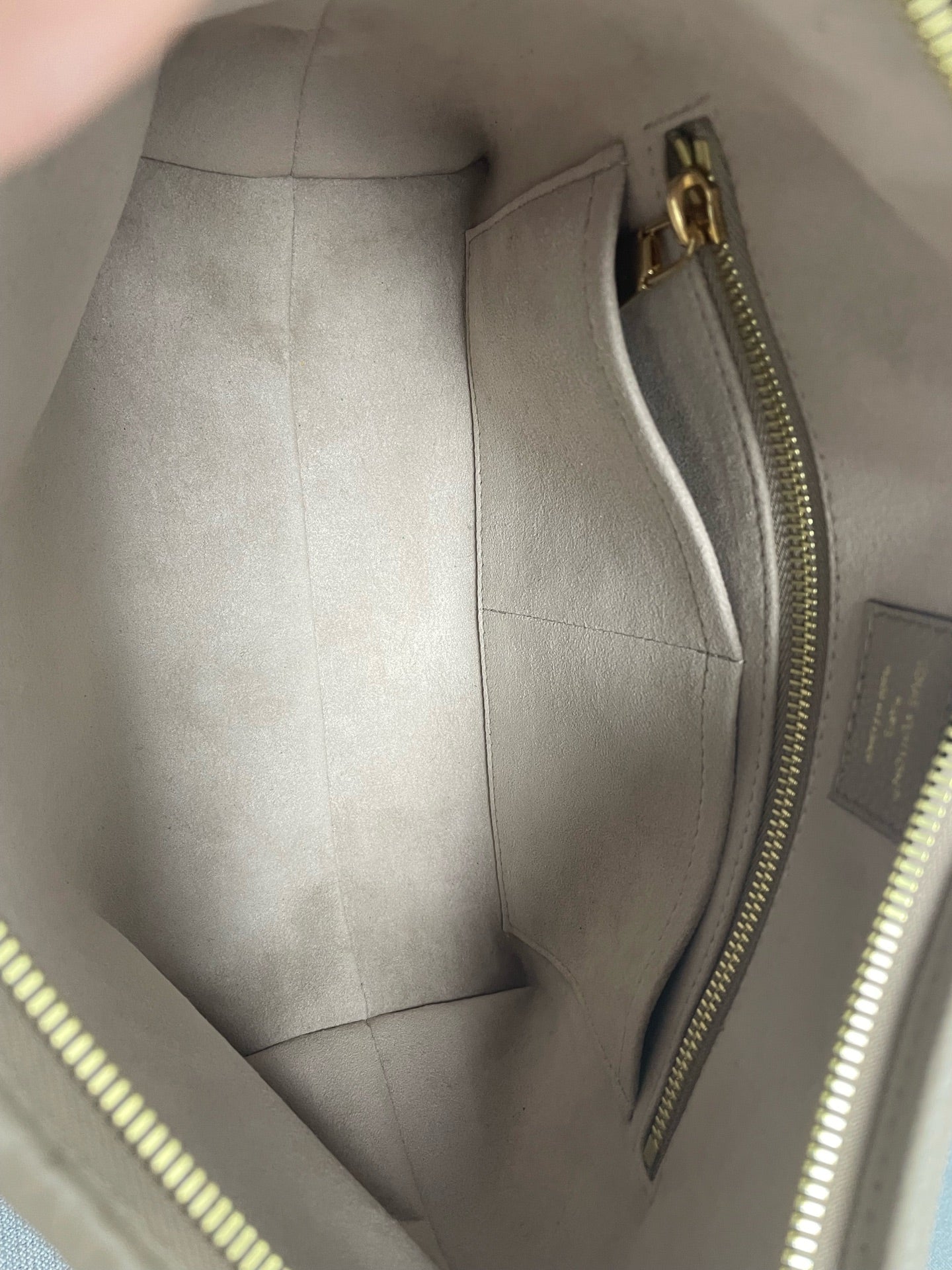 Louis Vuitton - Carryall - Leather - Grey - (small)
