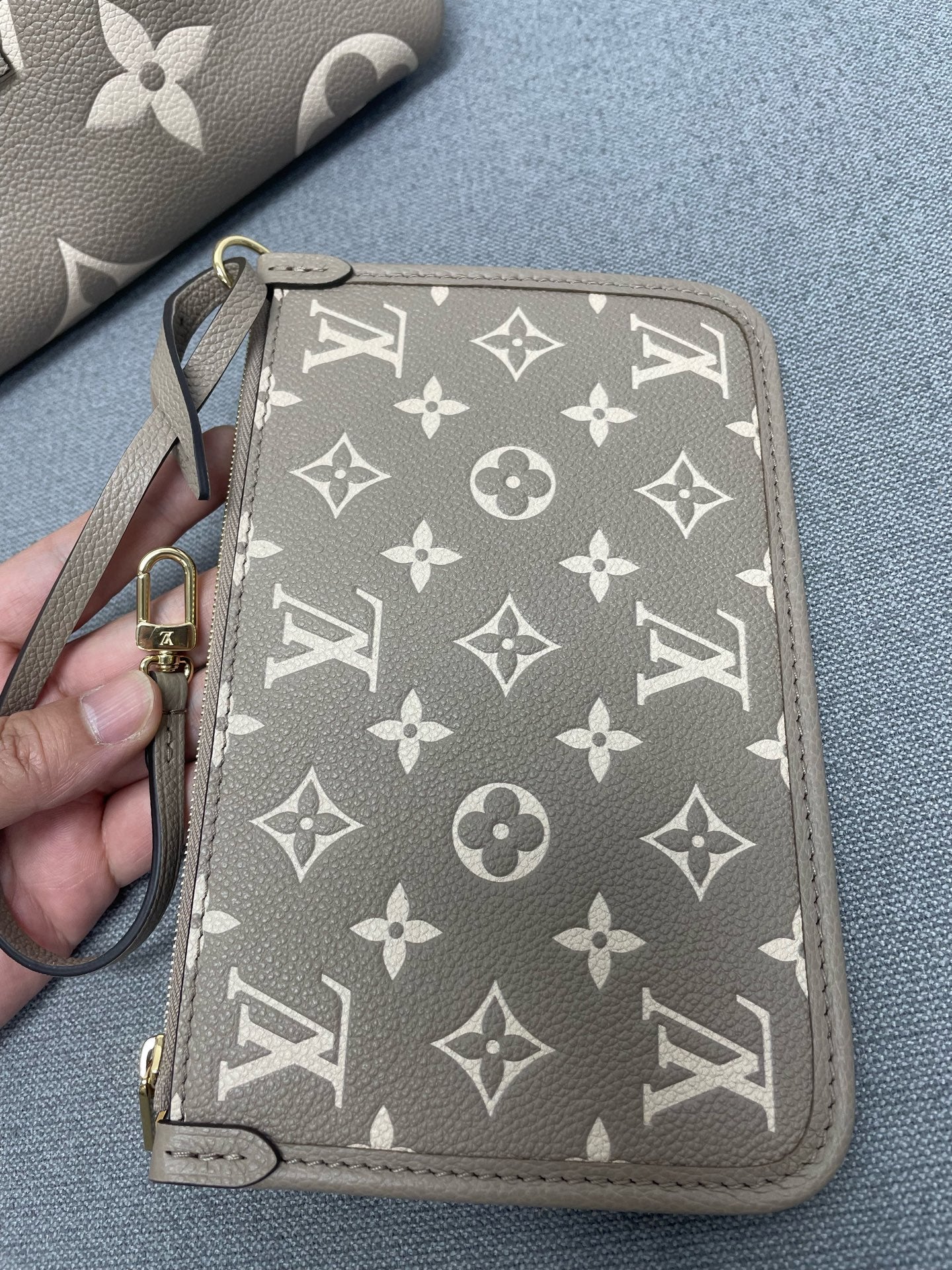 Louis Vuitton - Carryall - Leather - Grey - (small)