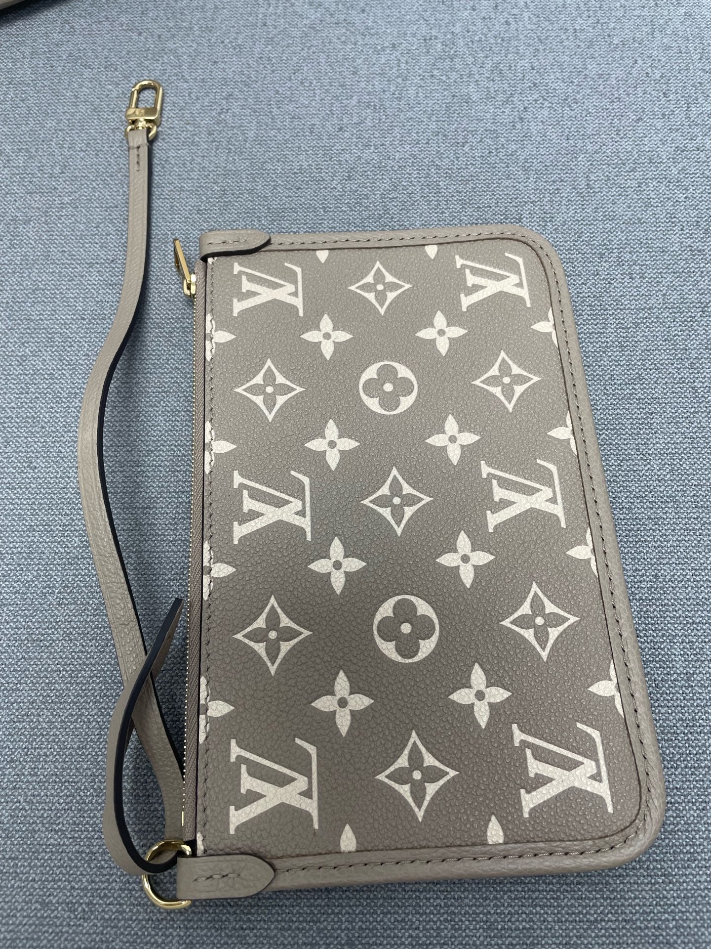 Louis Vuitton - Carryall - Leather - Grey - (small)