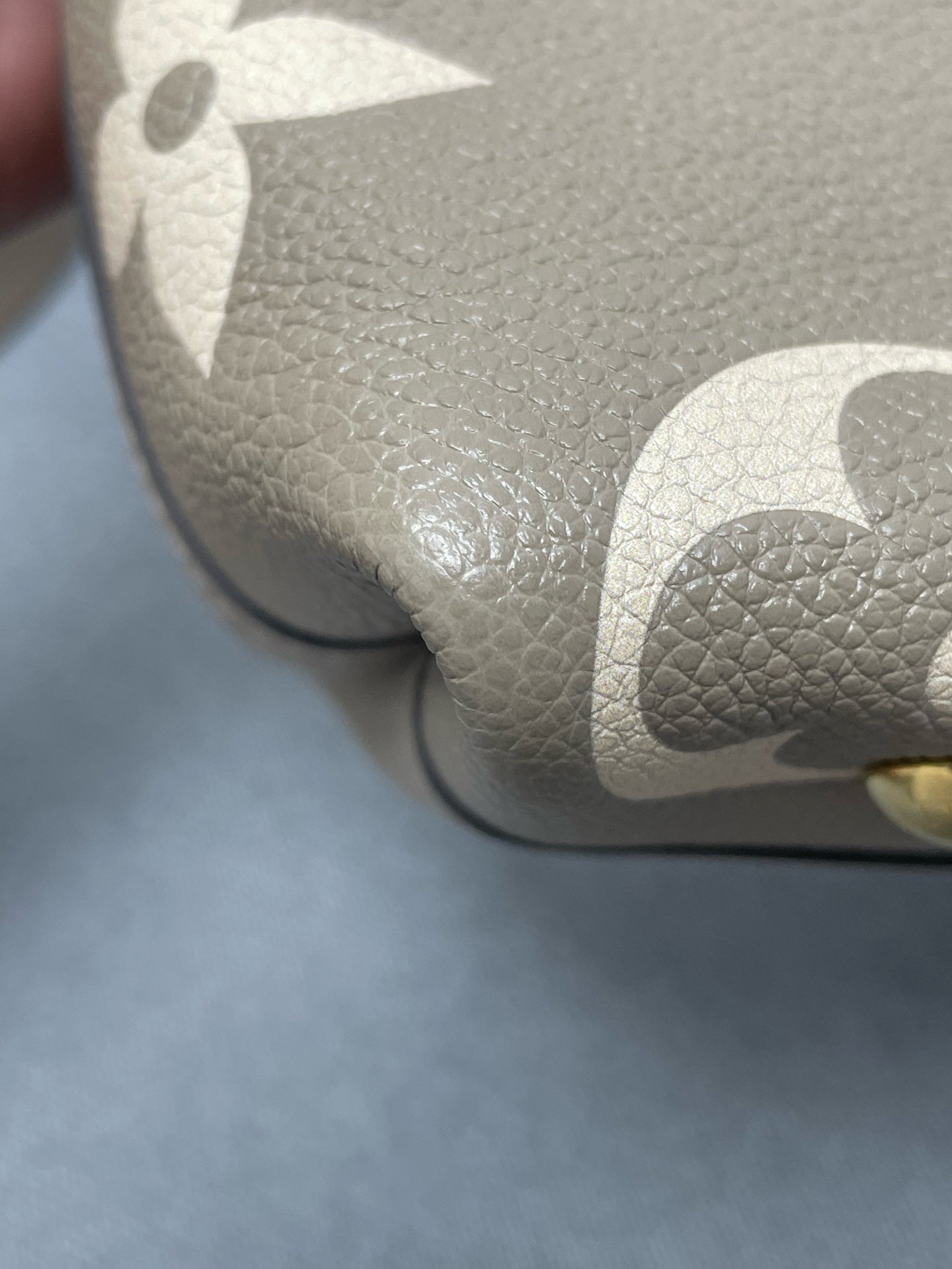 Louis Vuitton - Carryall - Leather - Grey - (small)