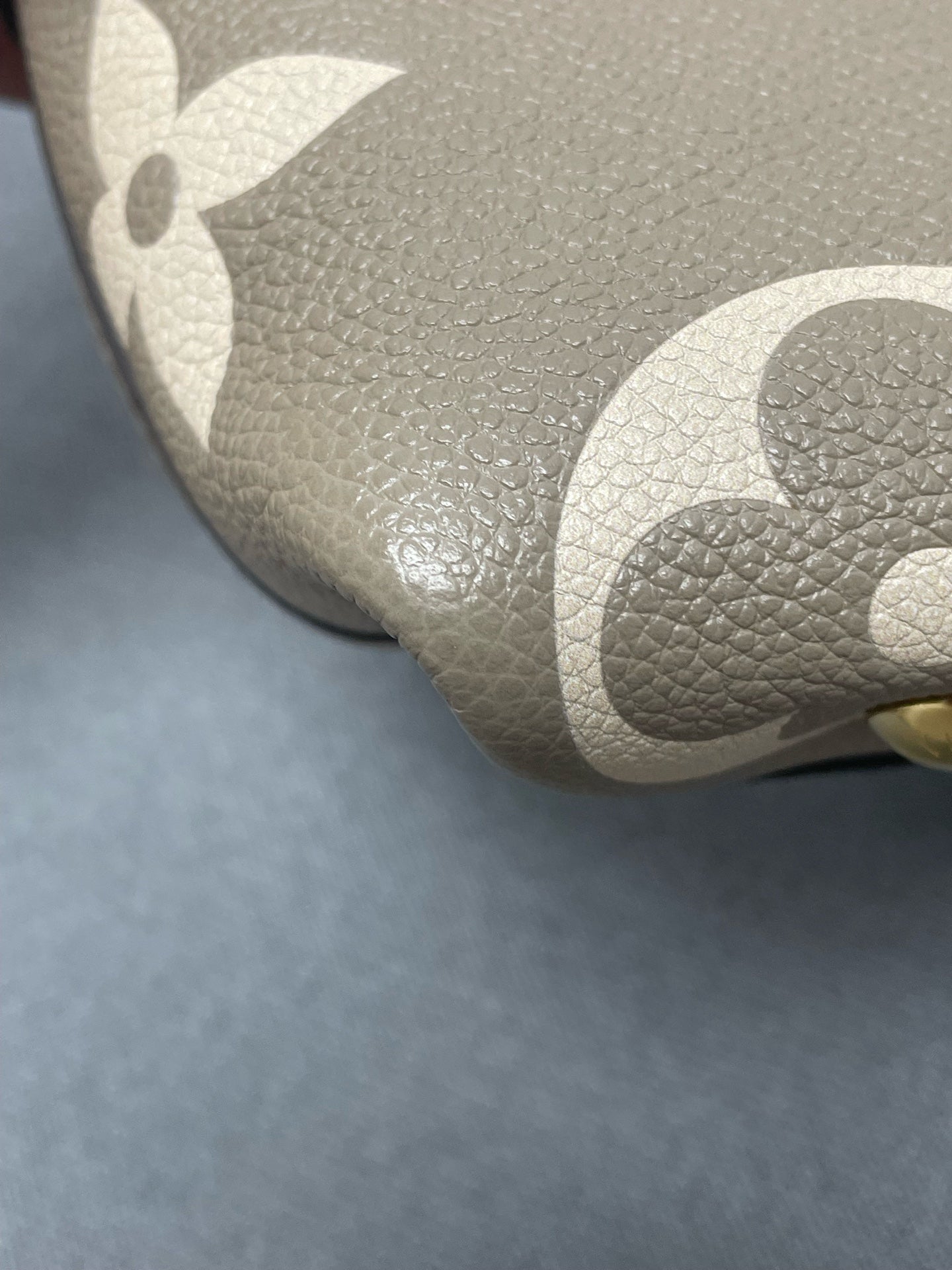 Louis Vuitton - Carryall - Leather - Grey - (small)