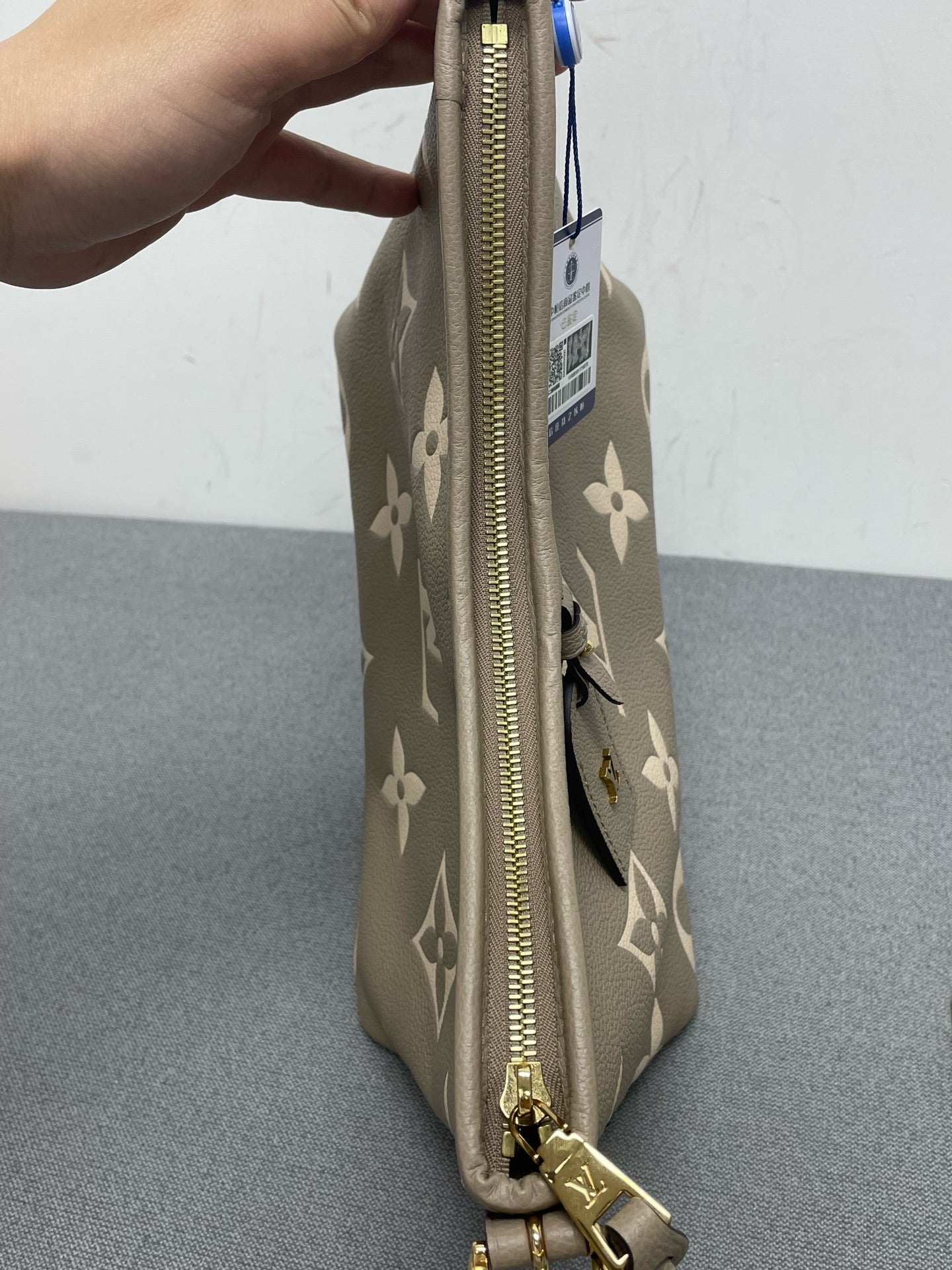 Louis Vuitton - Carryall - Leather - Grey - (small)