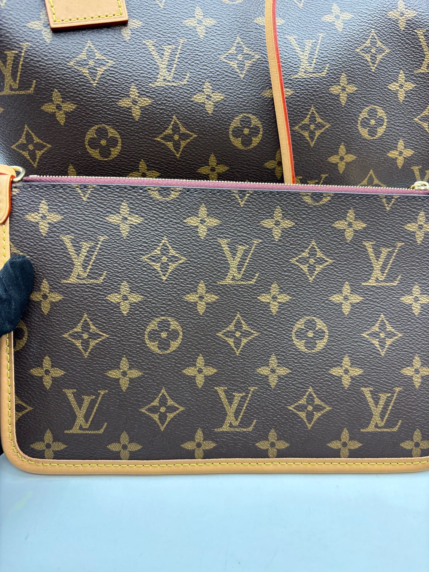 Louis Vuitton - Carryall MM - Synthetic - Brown - (medium)