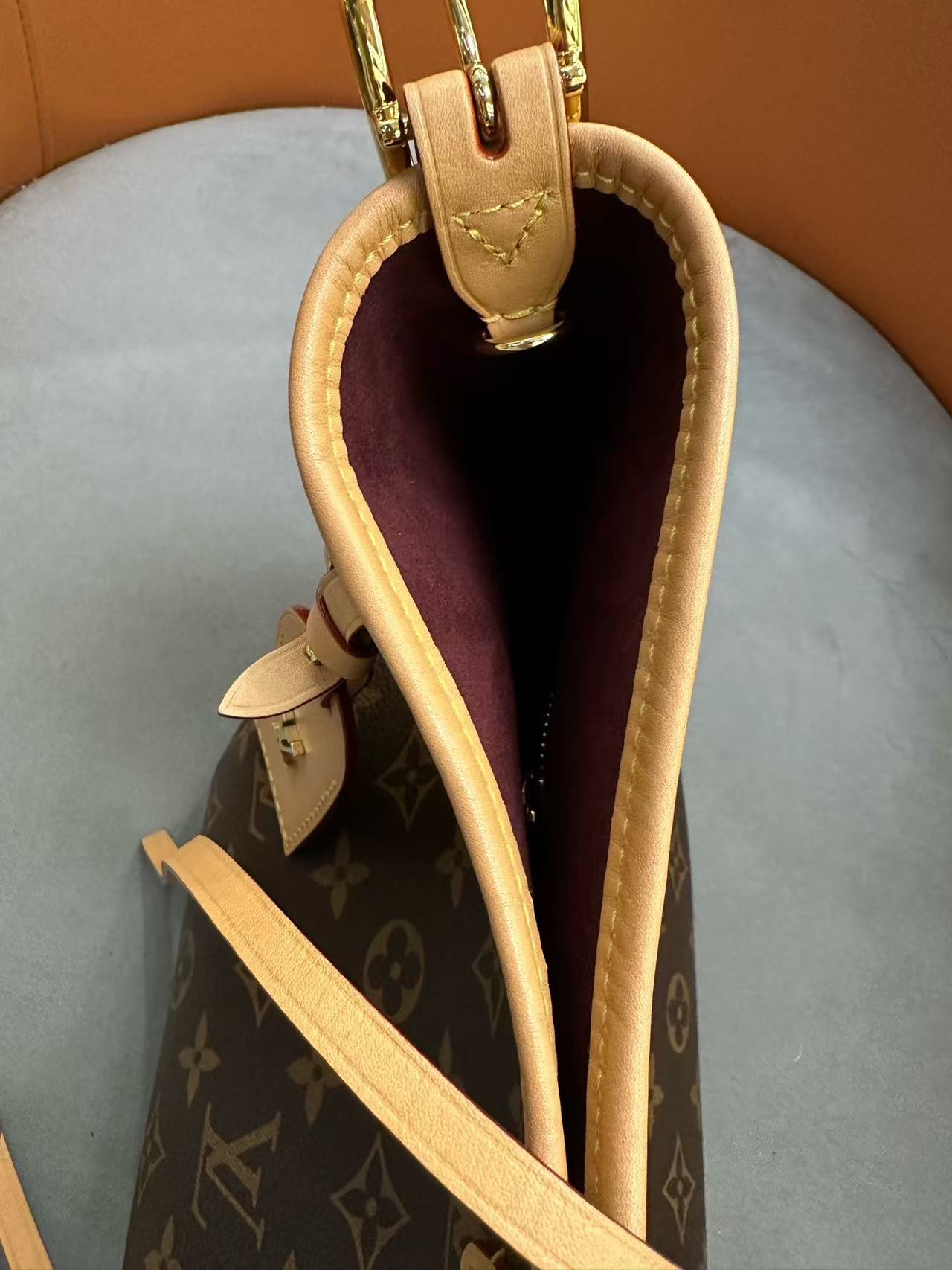 Louis Vuitton - Carryall - Monogram coated canvas with Vachetta leather trim - Brown - (small)