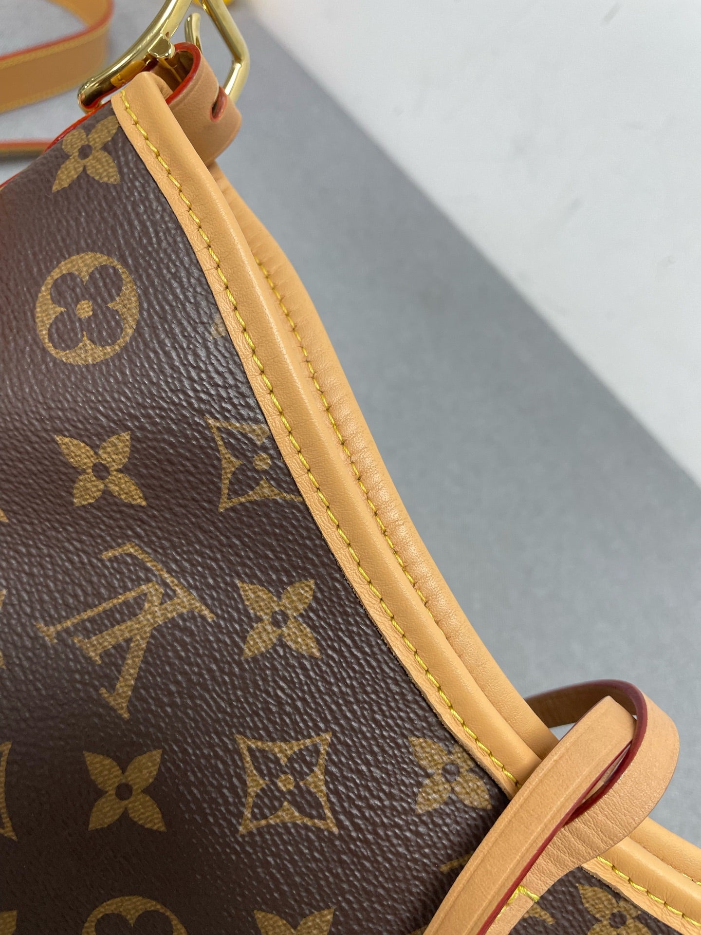 Louis Vuitton - Carryall - Synthetic - Brown - (Small)