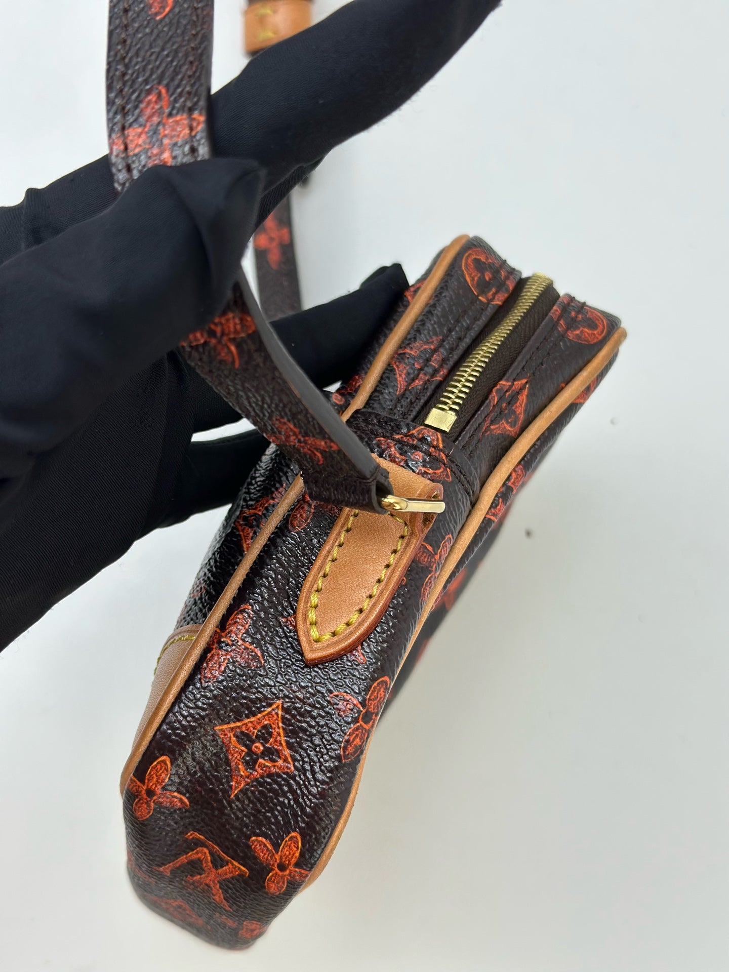 Louis Vuitton - Catogram Mini Pouch - Leather - Brown - (mini)