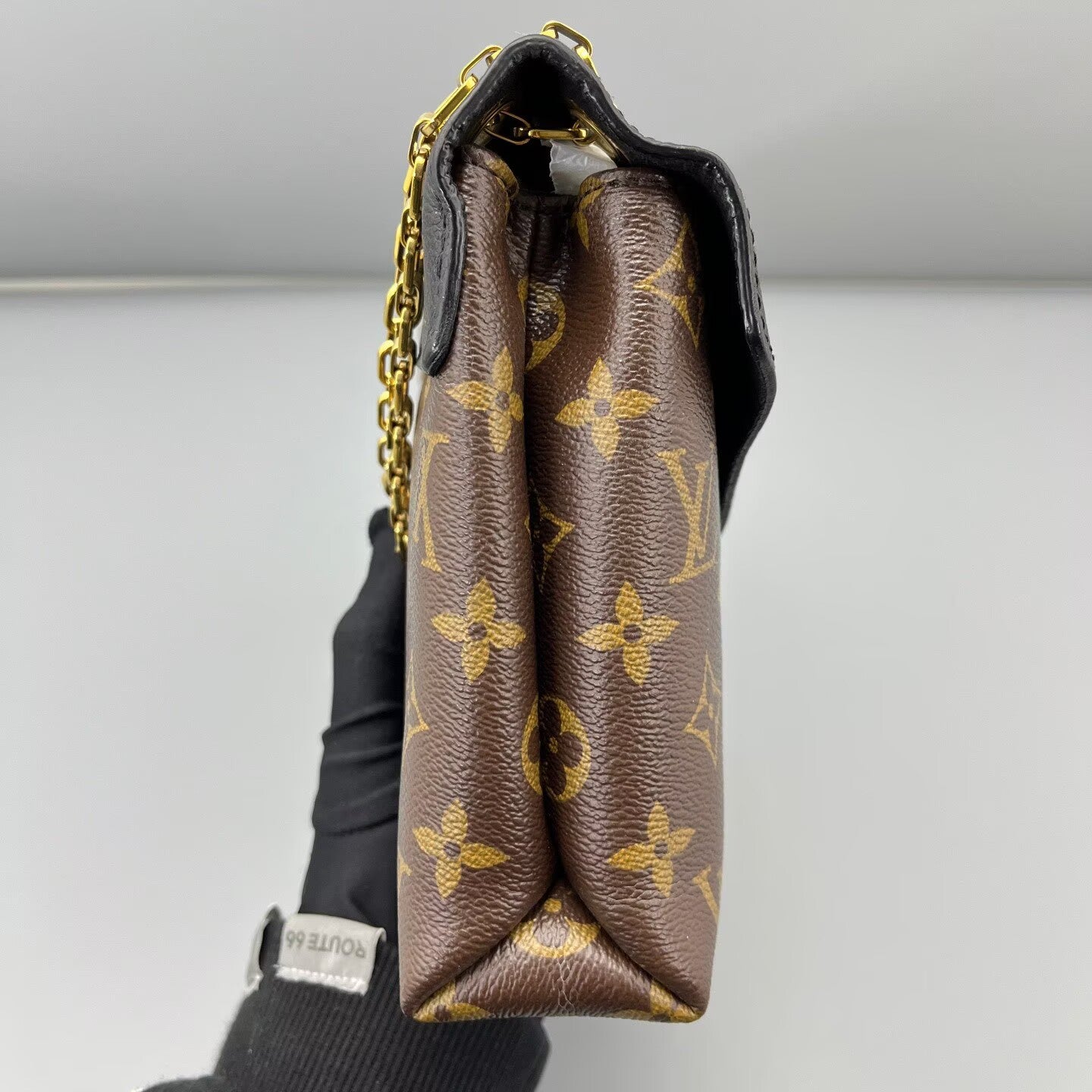 Louis Vuitton - Chain Louise - Monogram coated canvas and grained leather - Monogram Brown with Black flap and Gold-tone hardware - (Small)