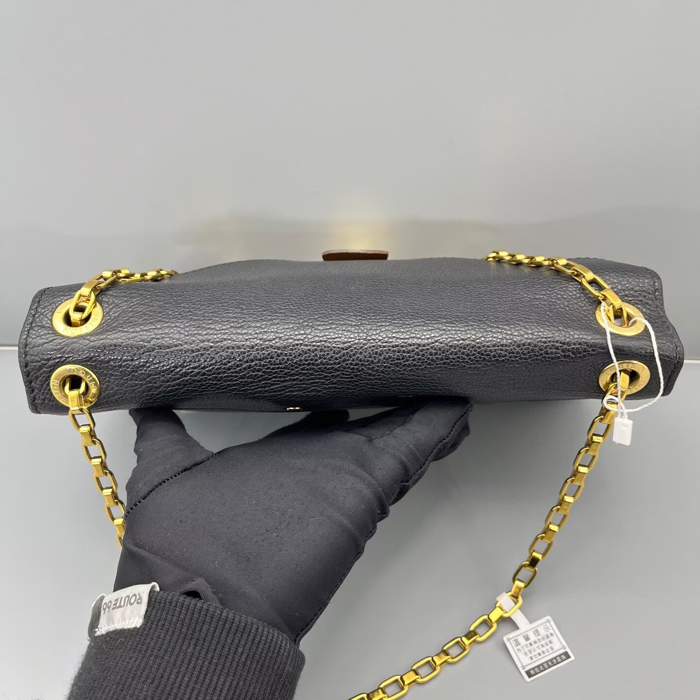 Louis Vuitton - Chain Louise - Monogram coated canvas and grained leather - Monogram Brown with Black flap and Gold-tone hardware - (Small)