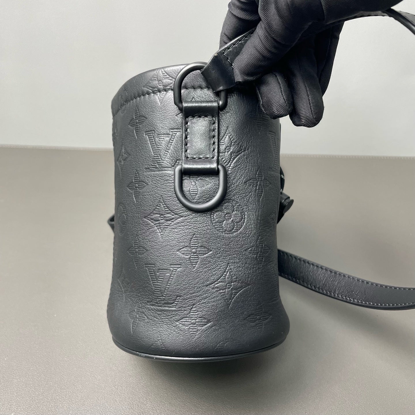 Louis Vuitton - Chalk Nano Bucket Bag - Embossed Monogram Empreinte leather - Black - (mini)